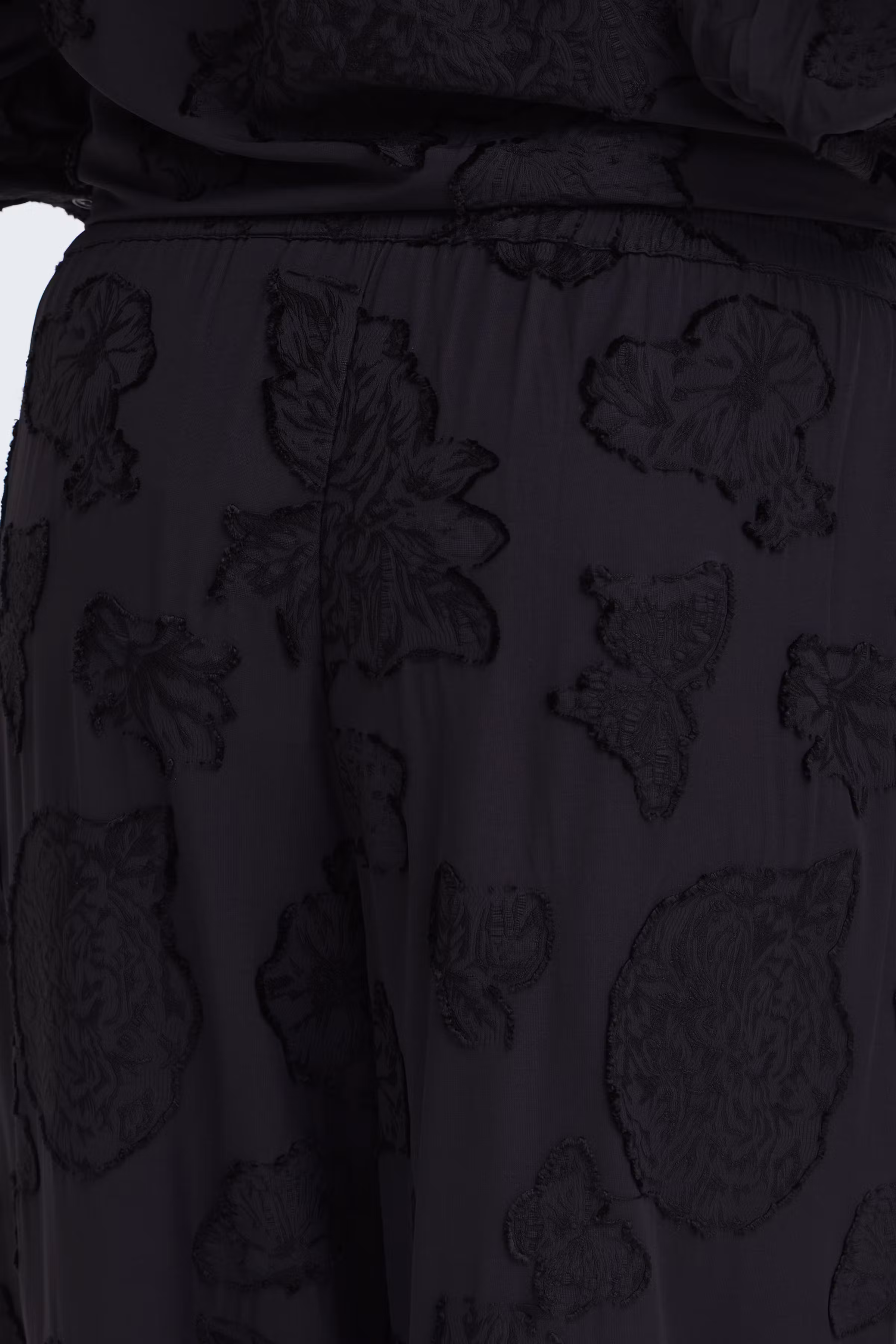 BYGURO Trousers LOOKBOOK DETAIL 20819729-194008