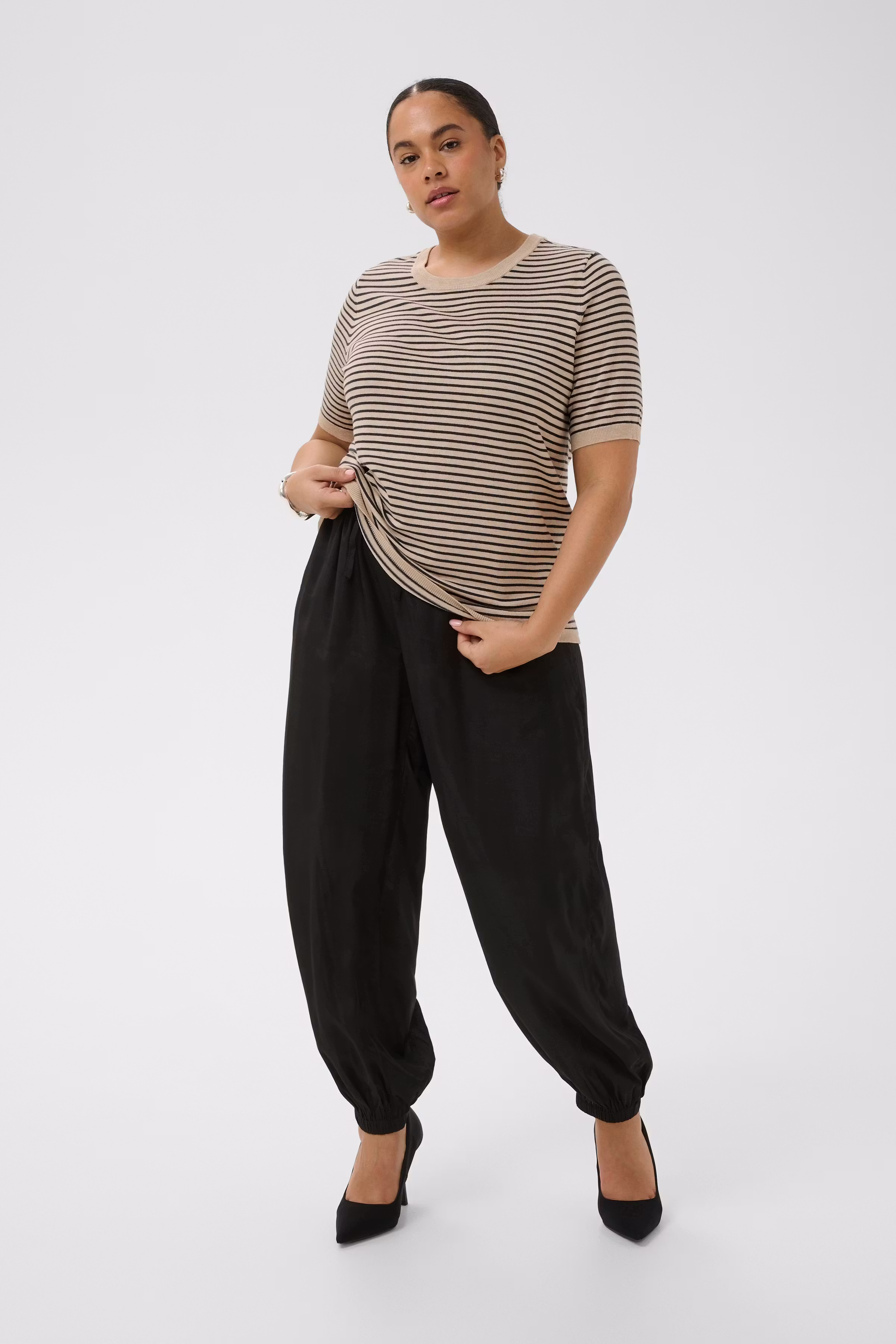 KClizzy Pullover LOOKBOOK FRONT 10582914-109796