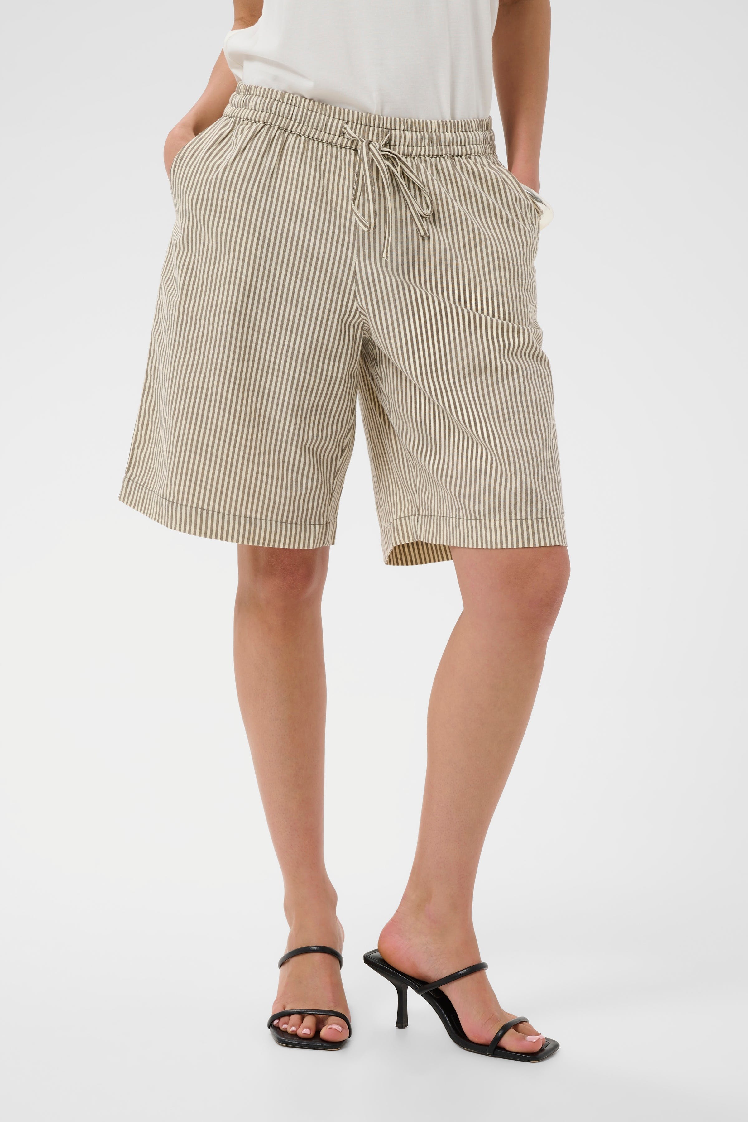 KAnaya Shorts LOOKBOOK FRONT 10511170-108909