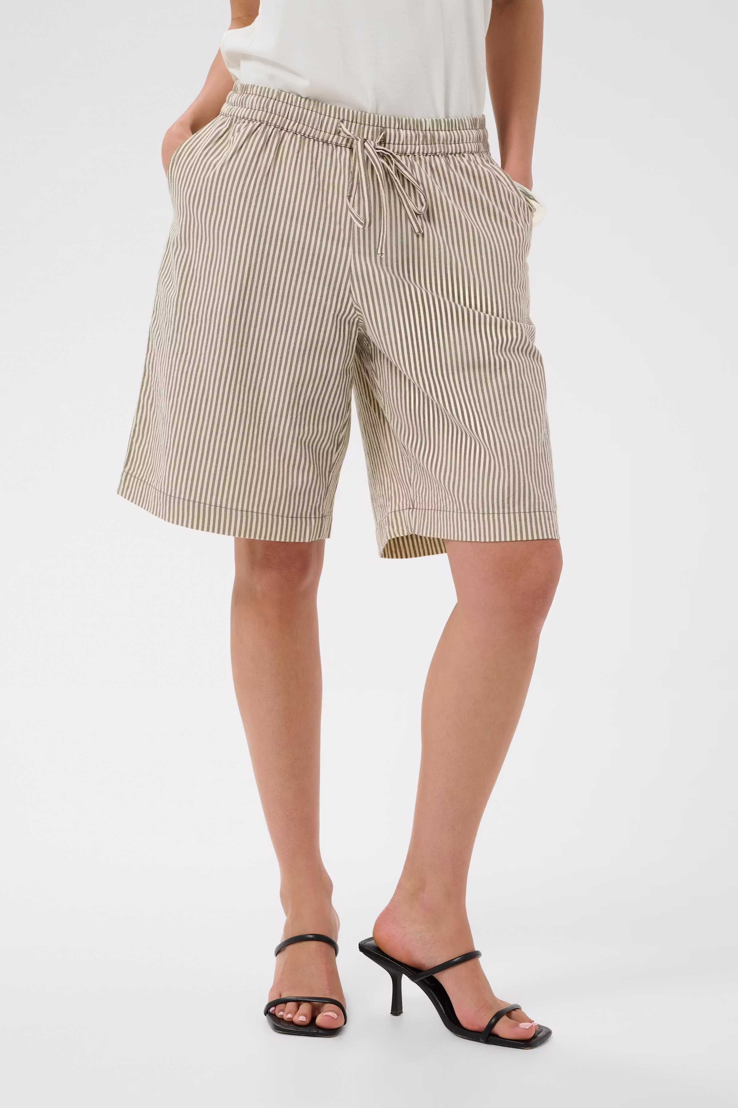 KAnaya Shorts LOOKBOOK FRONT 10511170-108909