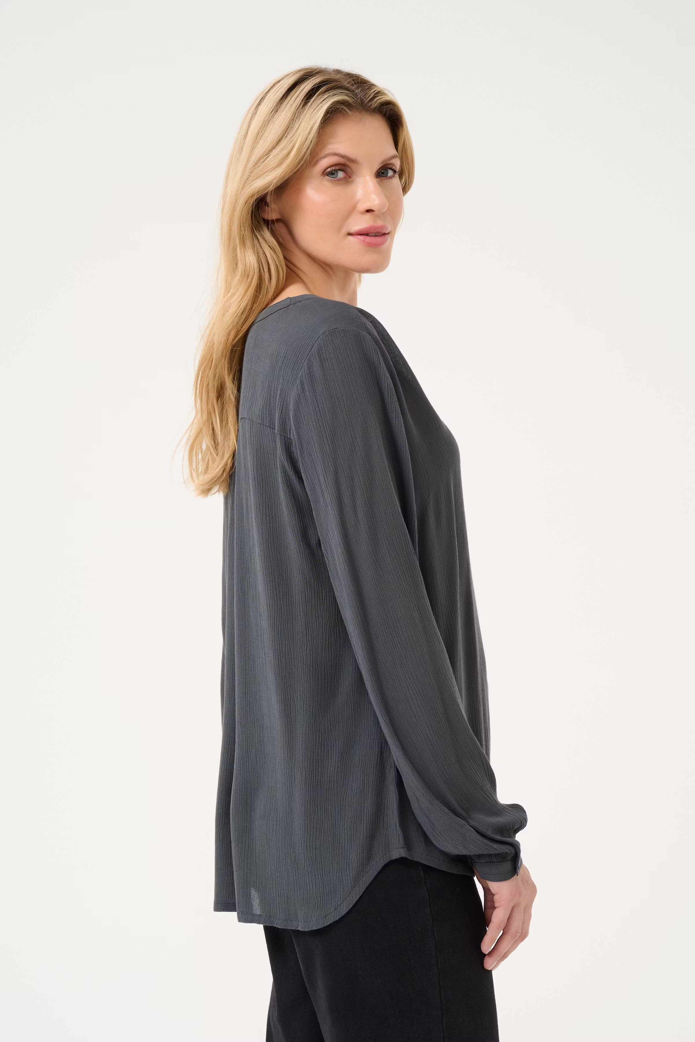 KAamber Blouse LOOKBOOK BACK 501032-190205