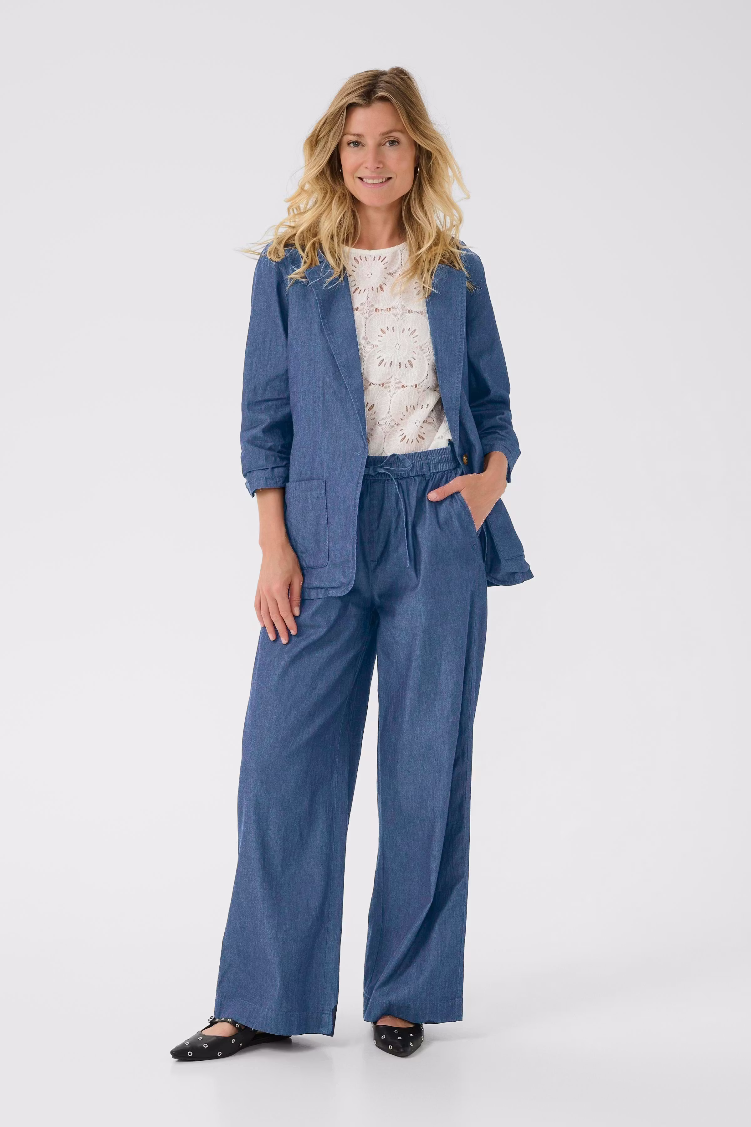 CRTallie Blazer LOOKBOOK FRONT 10613969-107893