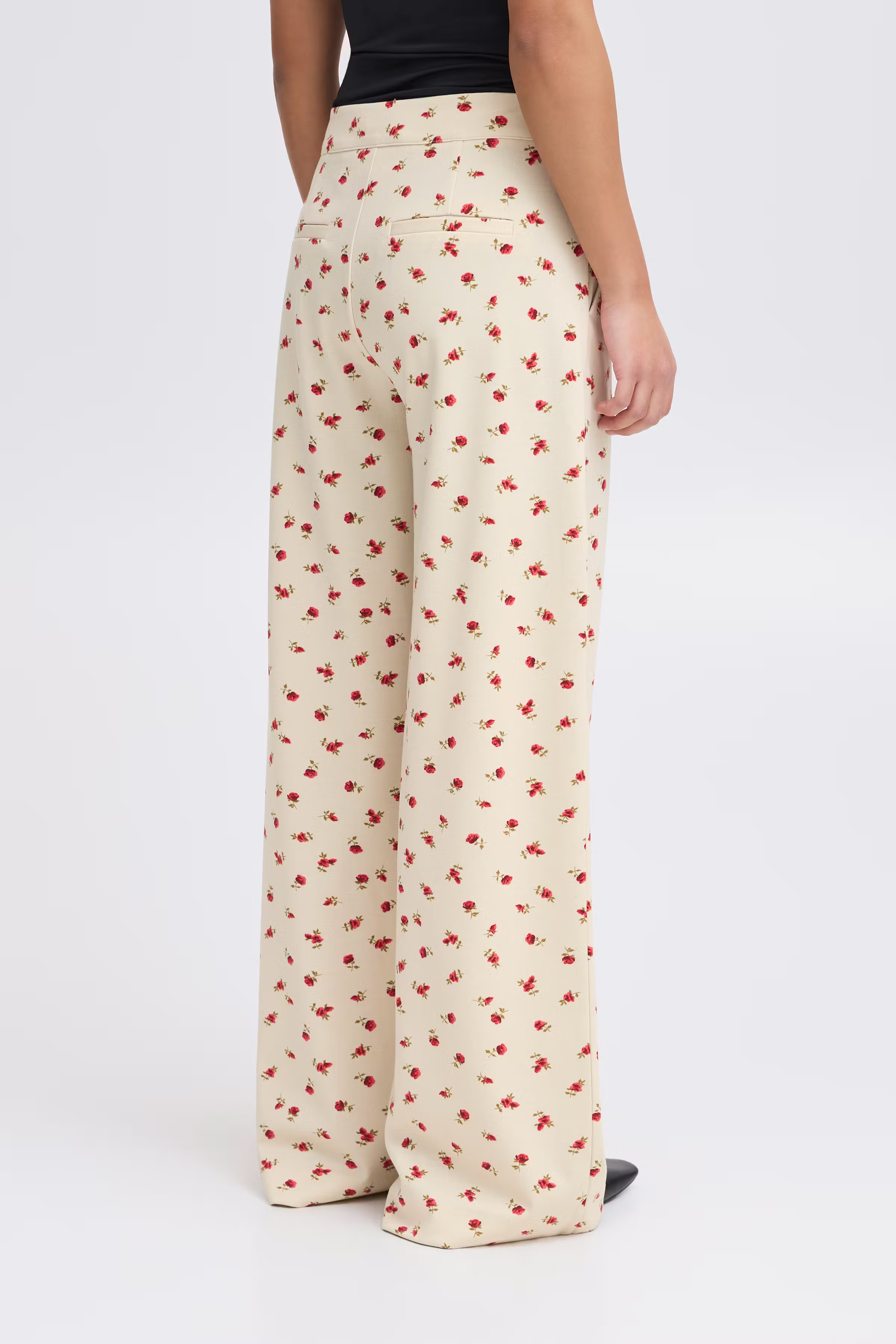 IHKATE Hose LOOKBOOK BACK 20123021-204434