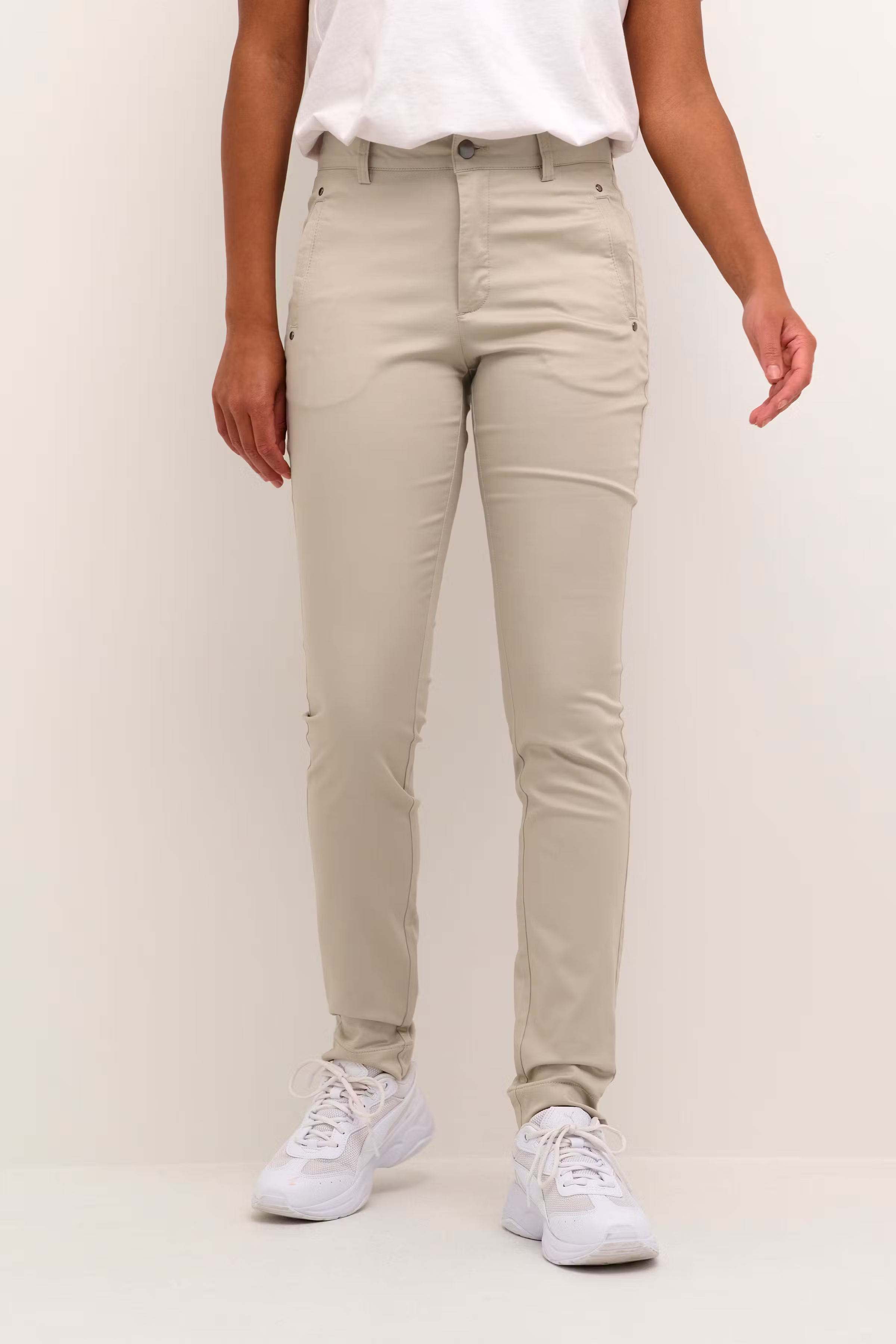 KAlea Bukser LOOKBOOK FRONT 10508120-151305