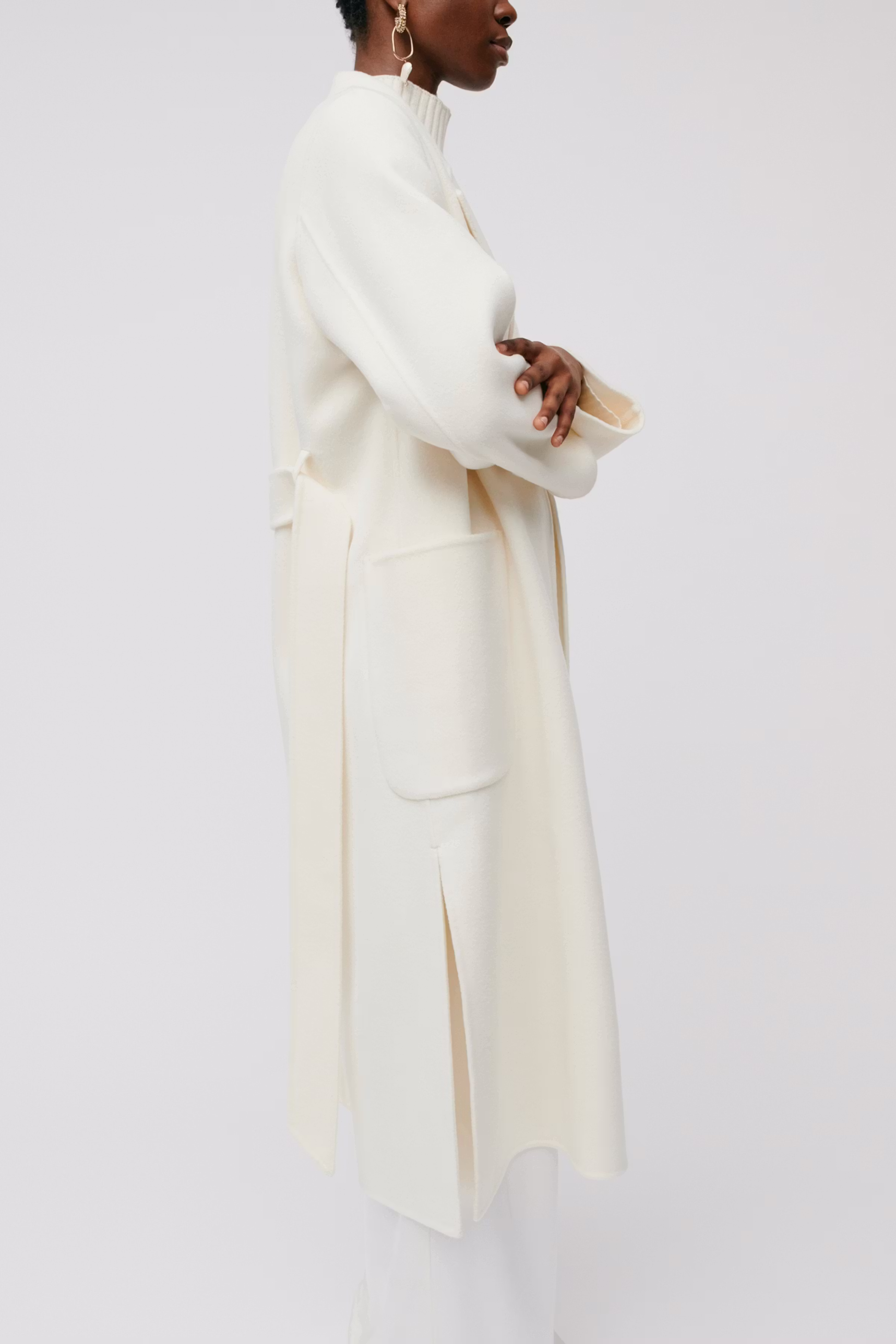 CELIA Mantel LOOKBOOK FRONT 30600564-WH015