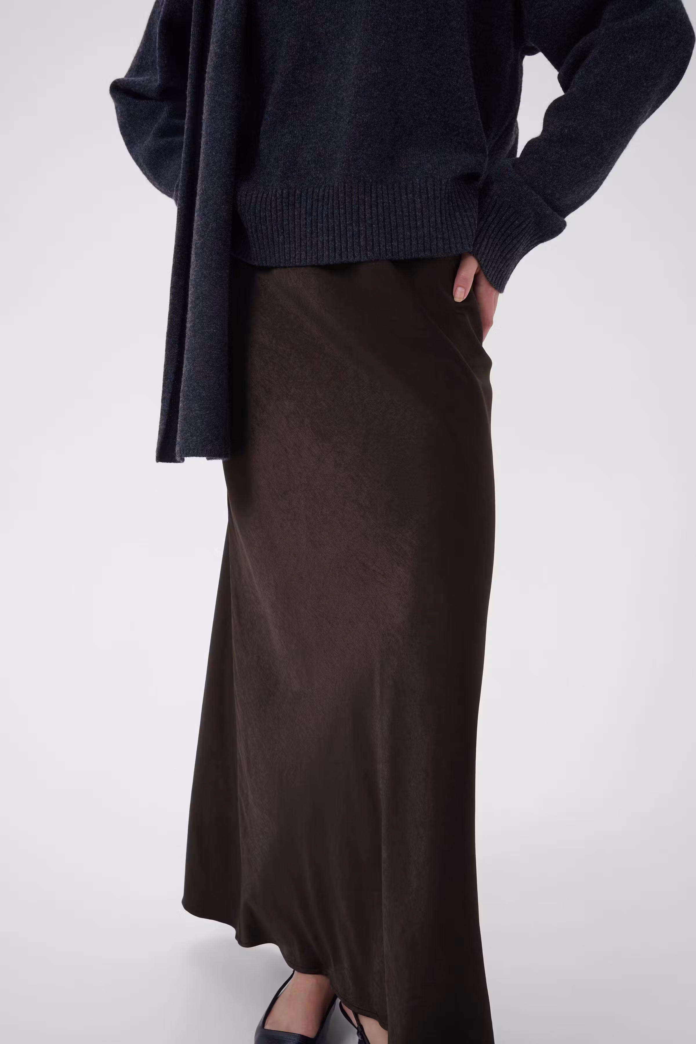 EstelleMW Satinsrock LOOKBOOK DETAIL 10704820-191110