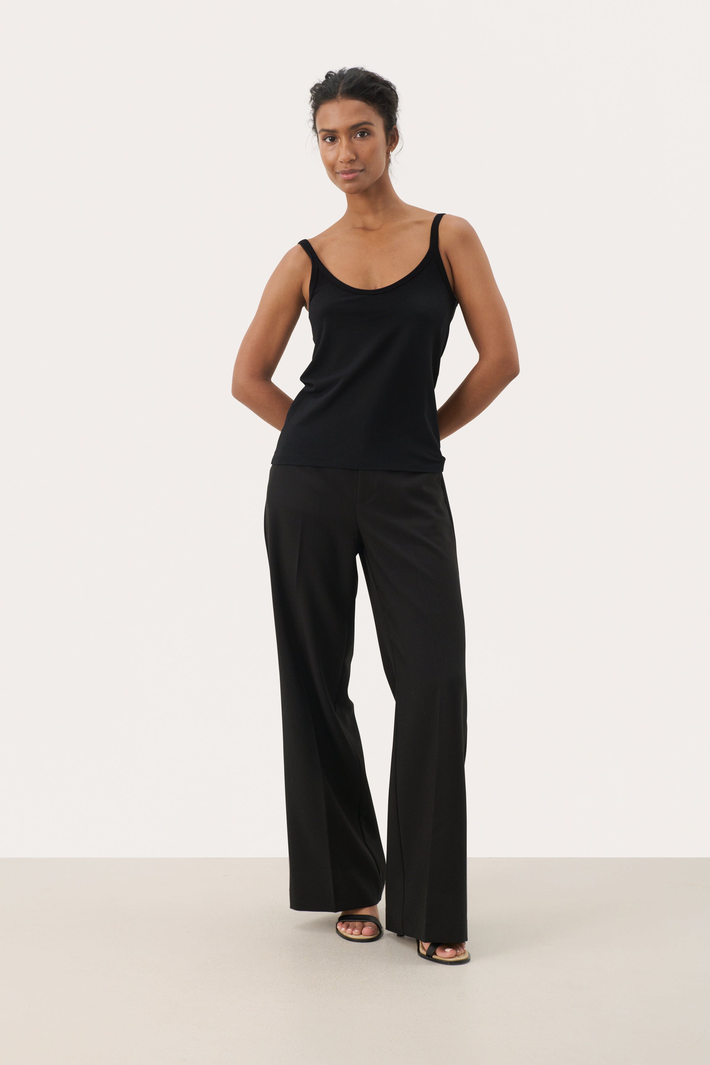 NeliePW Top LOOKBOOK FRONT 30309862-194008