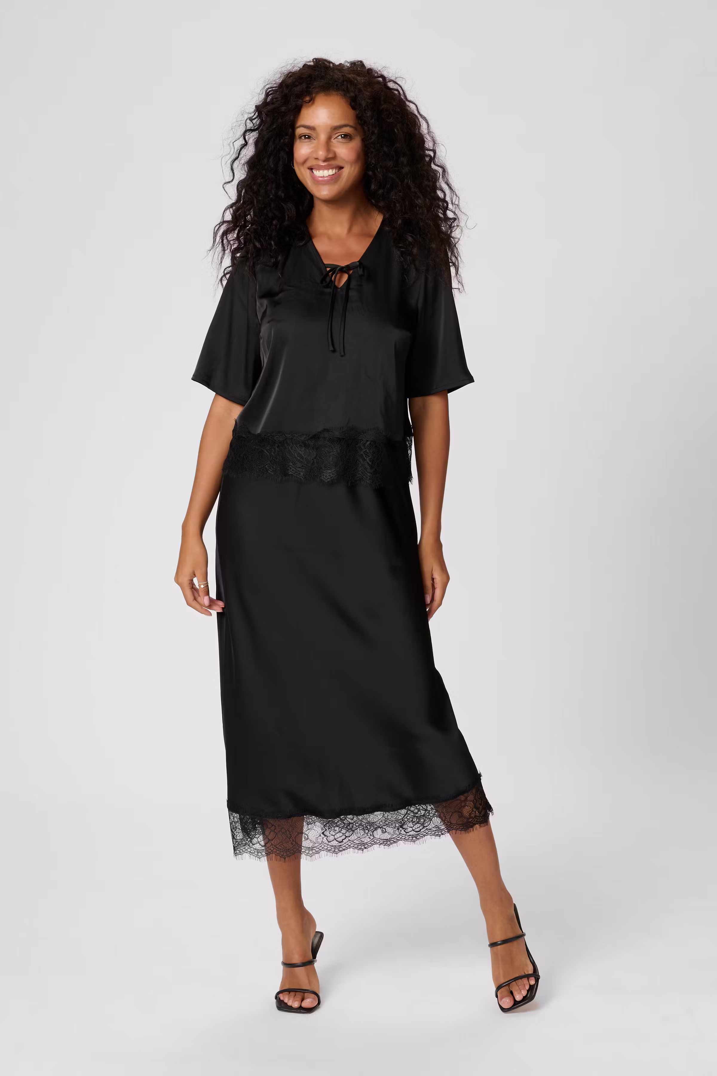 KAhilda Blouse LOOKBOOK FRONT 10510269-100121