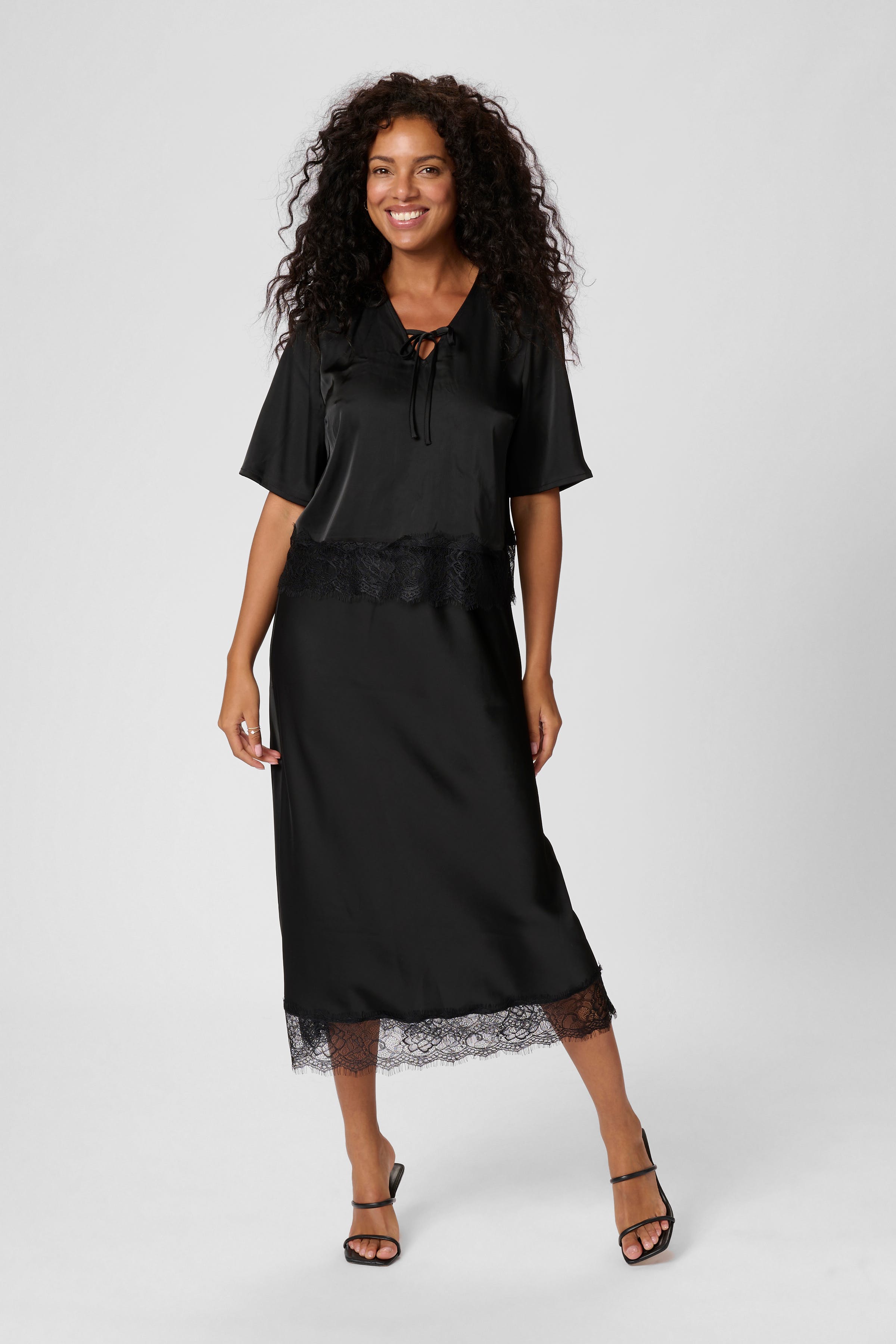 KAhilda Blouse LOOKBOOK FRONT 10510269-100121