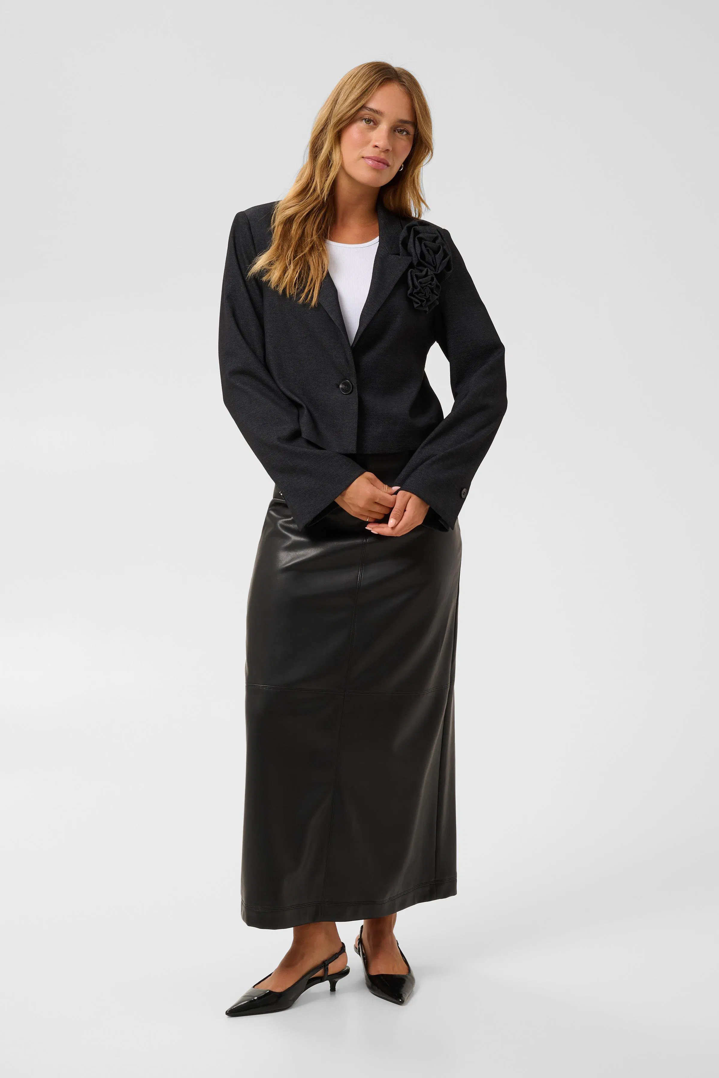 KAgabby Blazer LOOKBOOK FRONT 10512056-100125