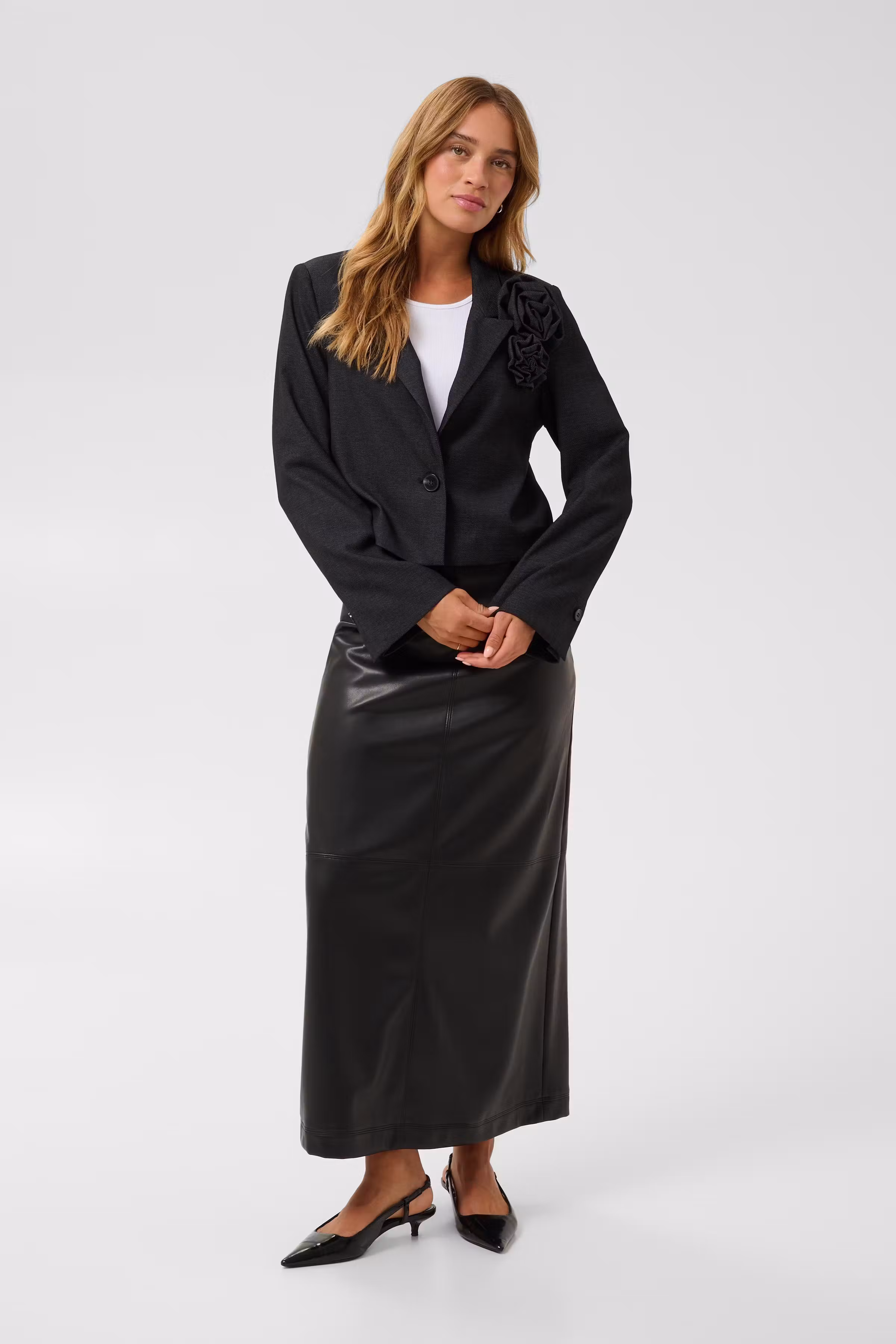 KAgabby Blazer LOOKBOOK FRONT 10512056-100125