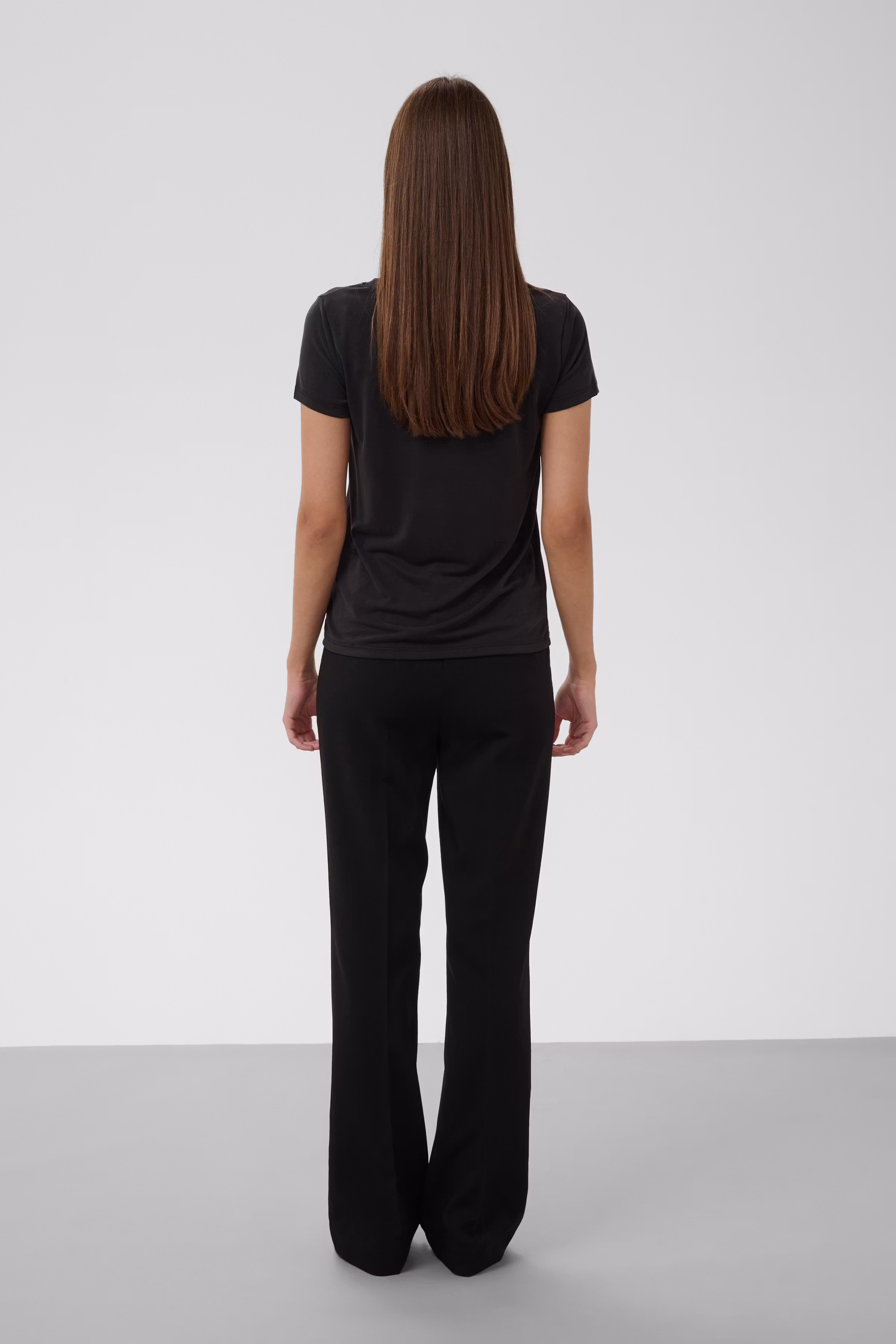 SLColumbine V-neck T-shirt LOOKBOOK BACK 30404284-40050