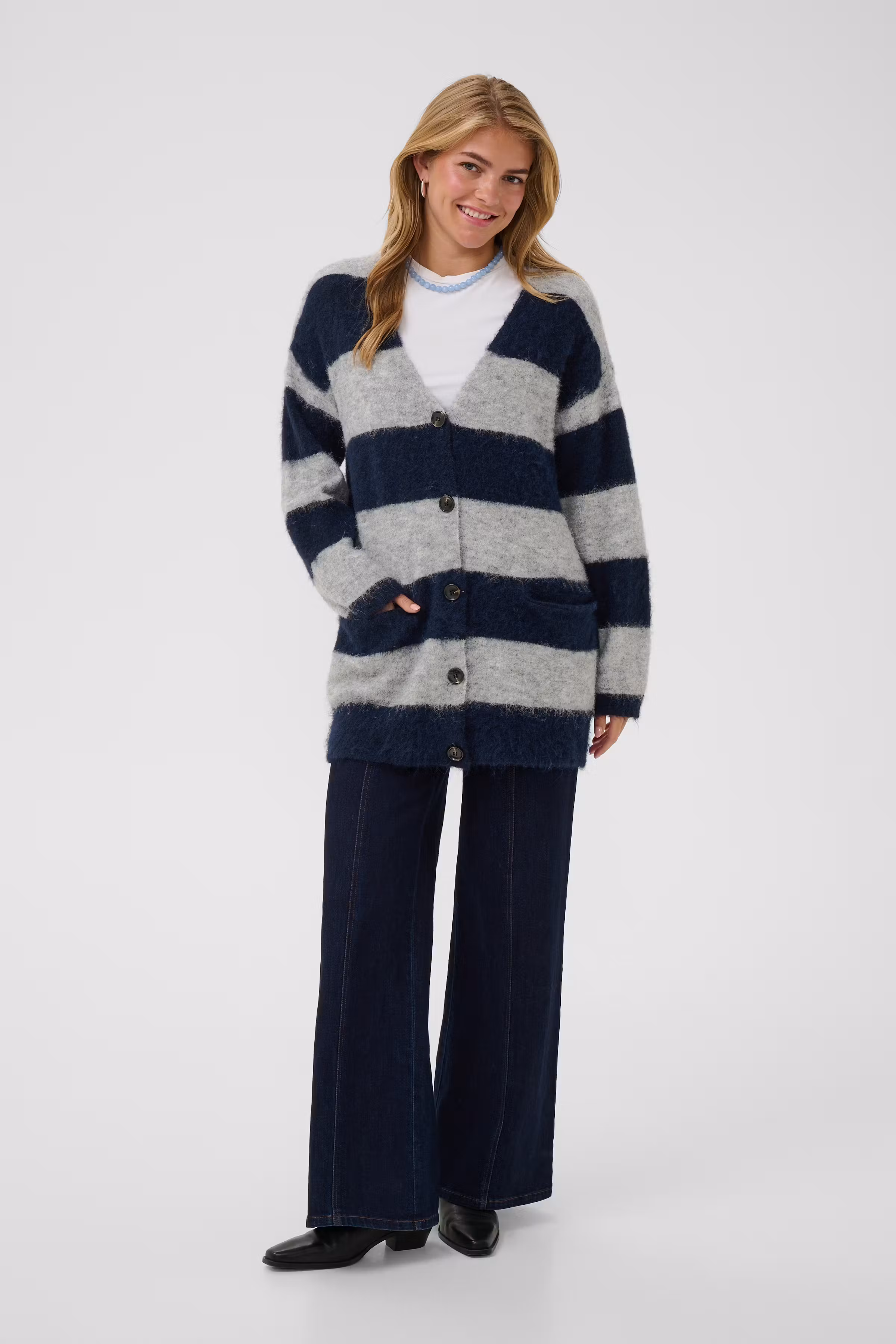 TayzieSZ Cardigan LOOKBOOK FRONT 30515376-305238