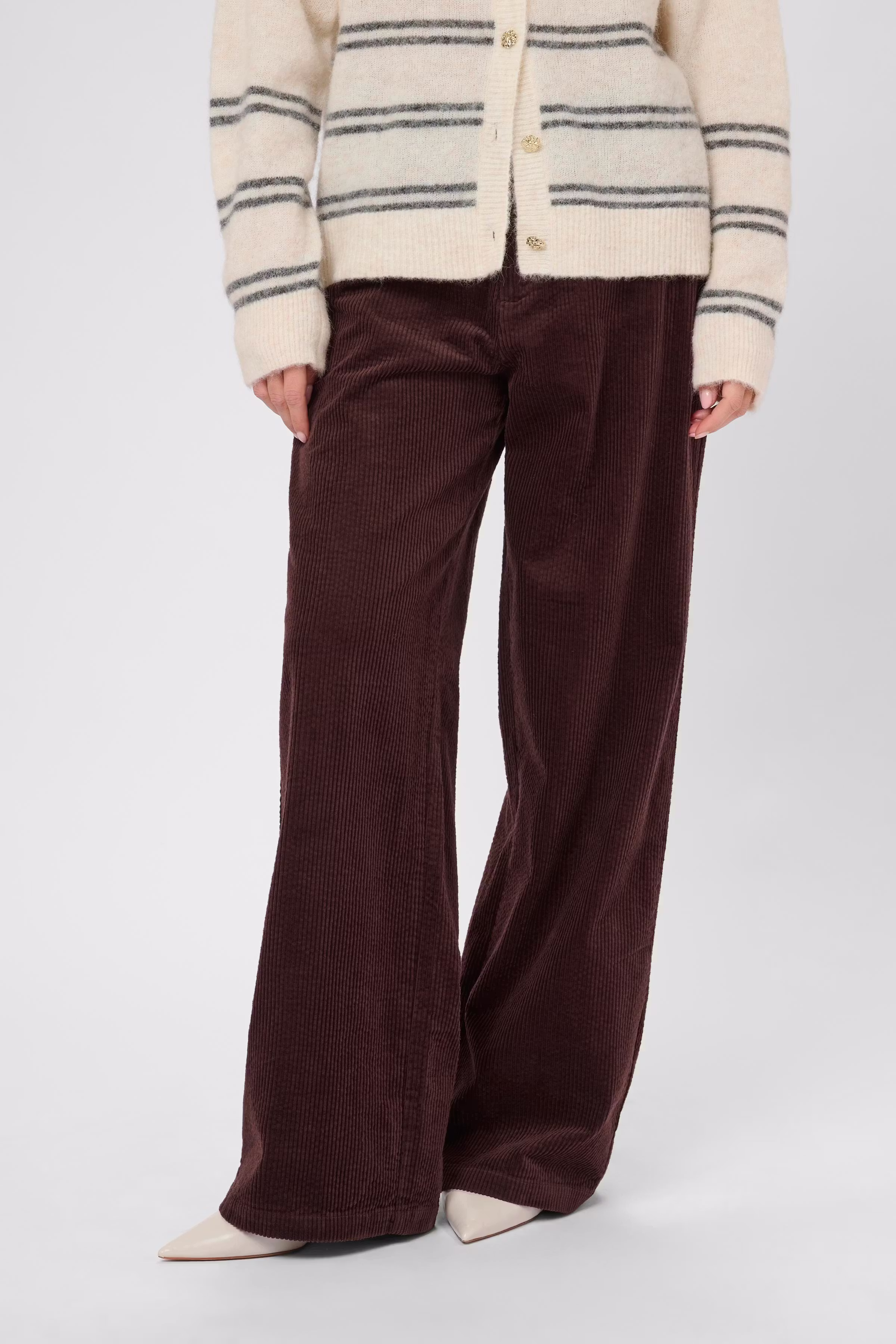 CUbaela Corduroy broek LOOKBOOK FRONT 50112263-191317