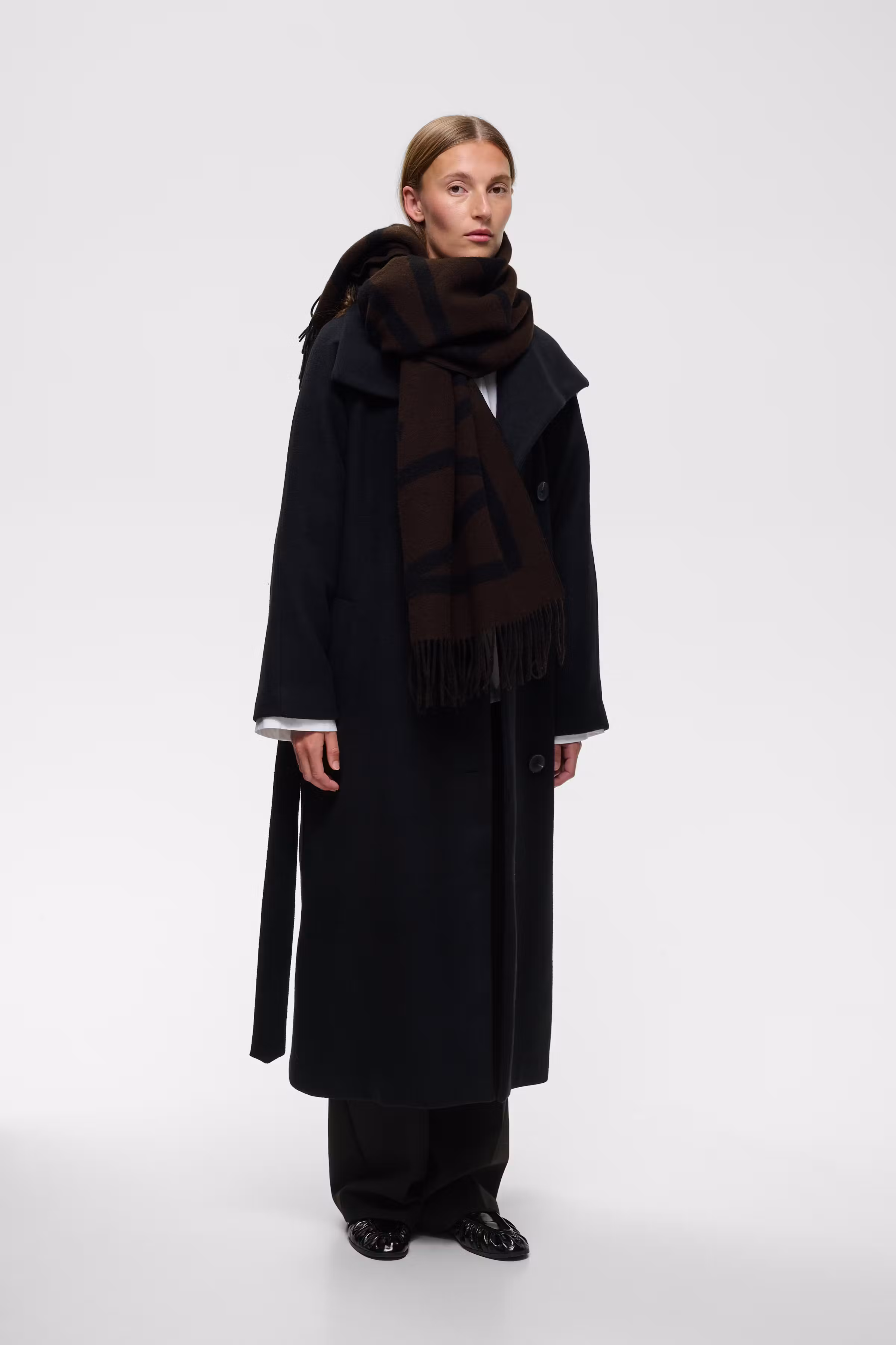 MyrtheIW Logo Tørklæde LOOKBOOK FRONT 30106665-900013073