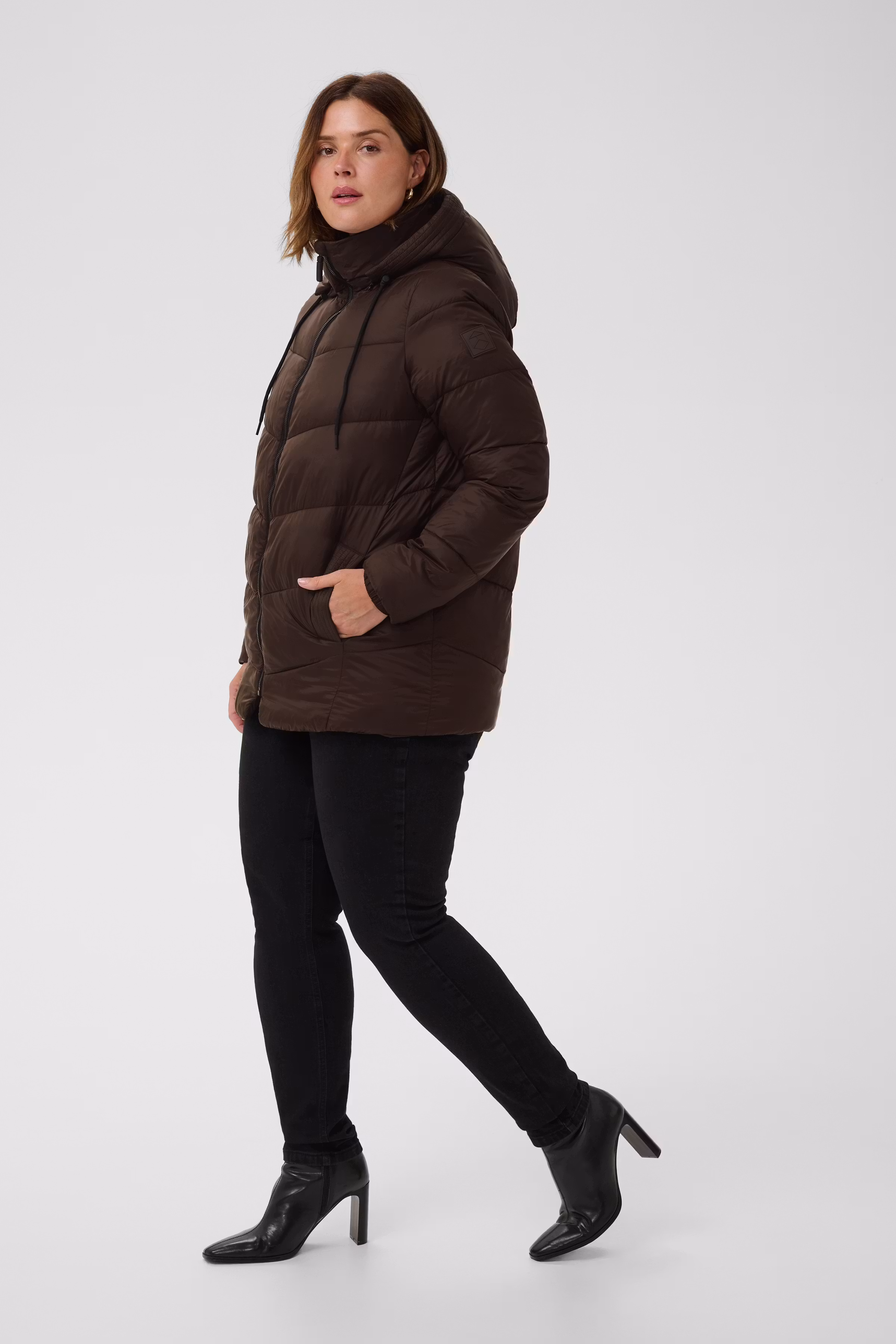 KCsusanna Outerwear LOOKBOOK FRONT 10582481-190915