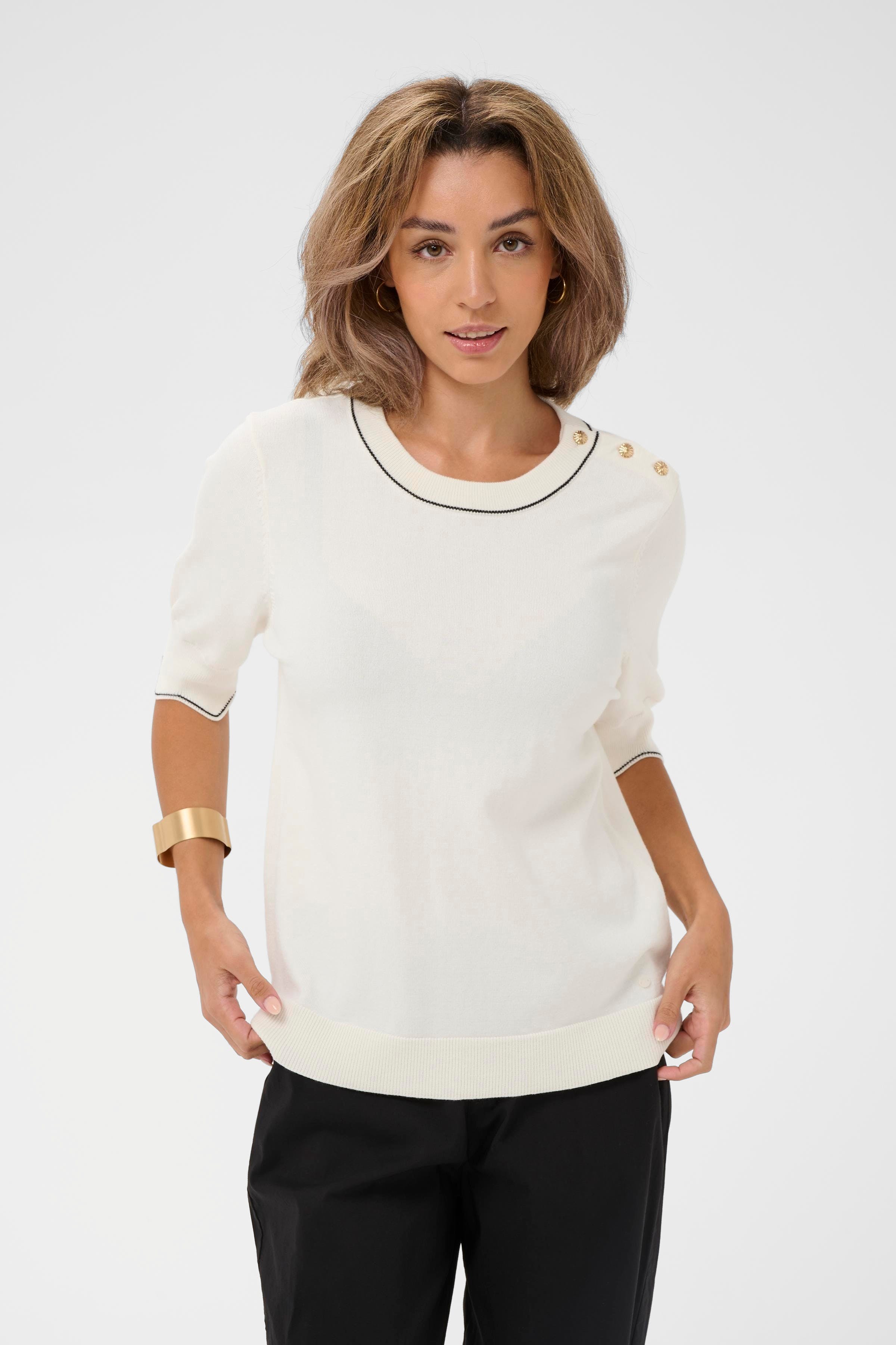 CRVillea Blouse LOOKBOOK FRONT 10614867-110701