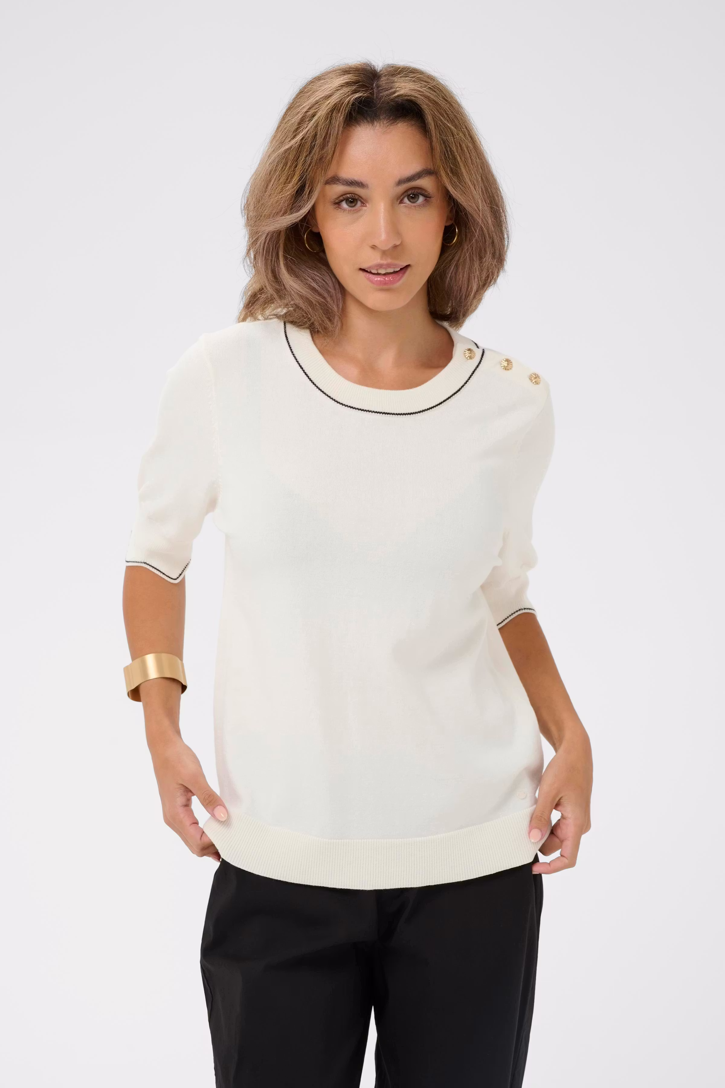 CRVillea Bluse LOOKBOOK FRONT 10614867-110701