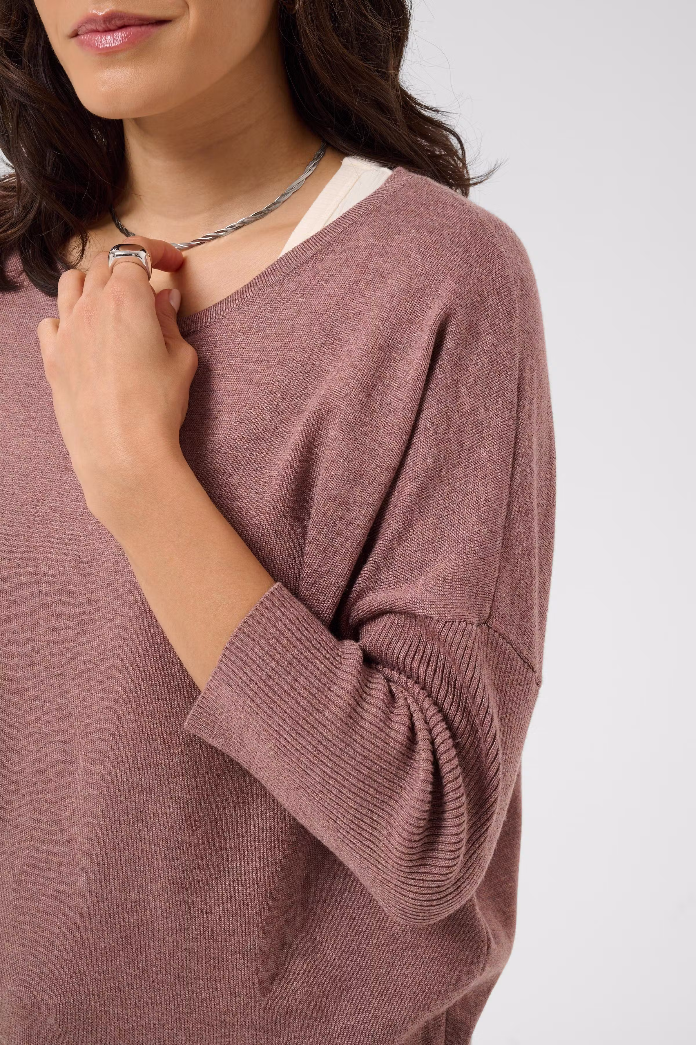 MilaSZ R-Neck Pullover LOOKBOOK DETAIL 30500003-1715101
