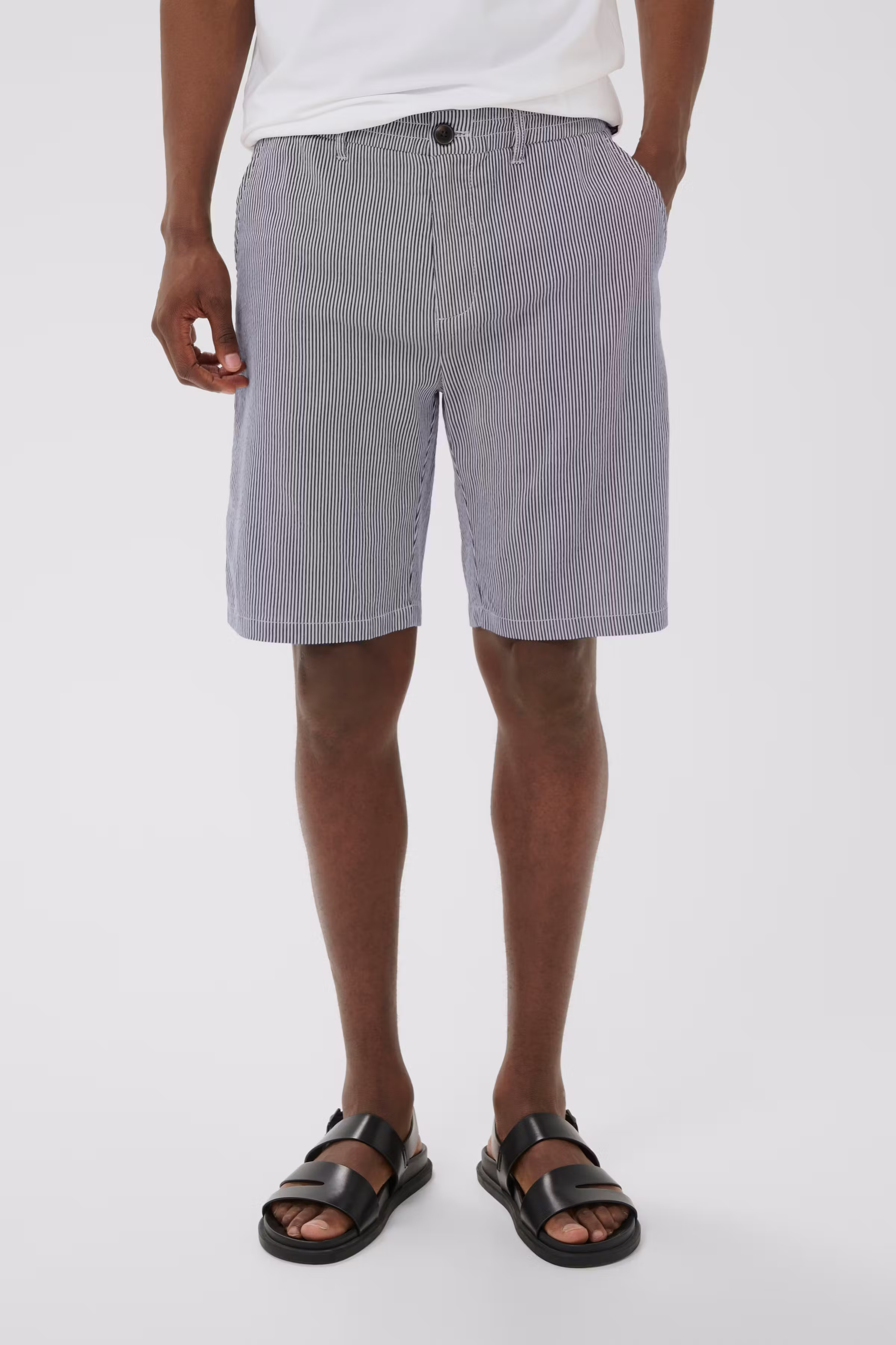 MAfinch Shorts LOOKBOOK FRONT 30209081-110104