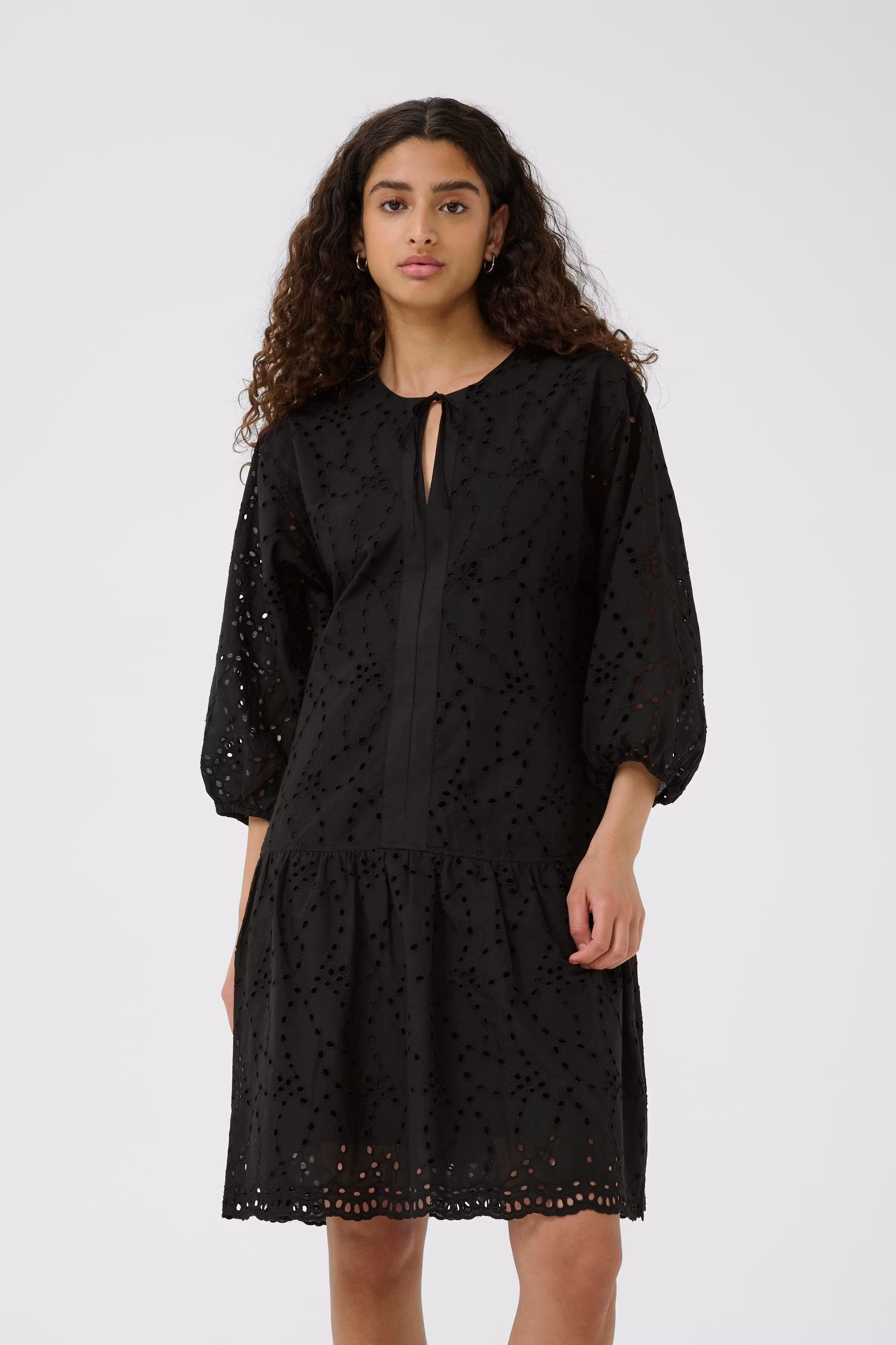 FaithIW Kjole LOOKBOOK FRONT 30110430-194008