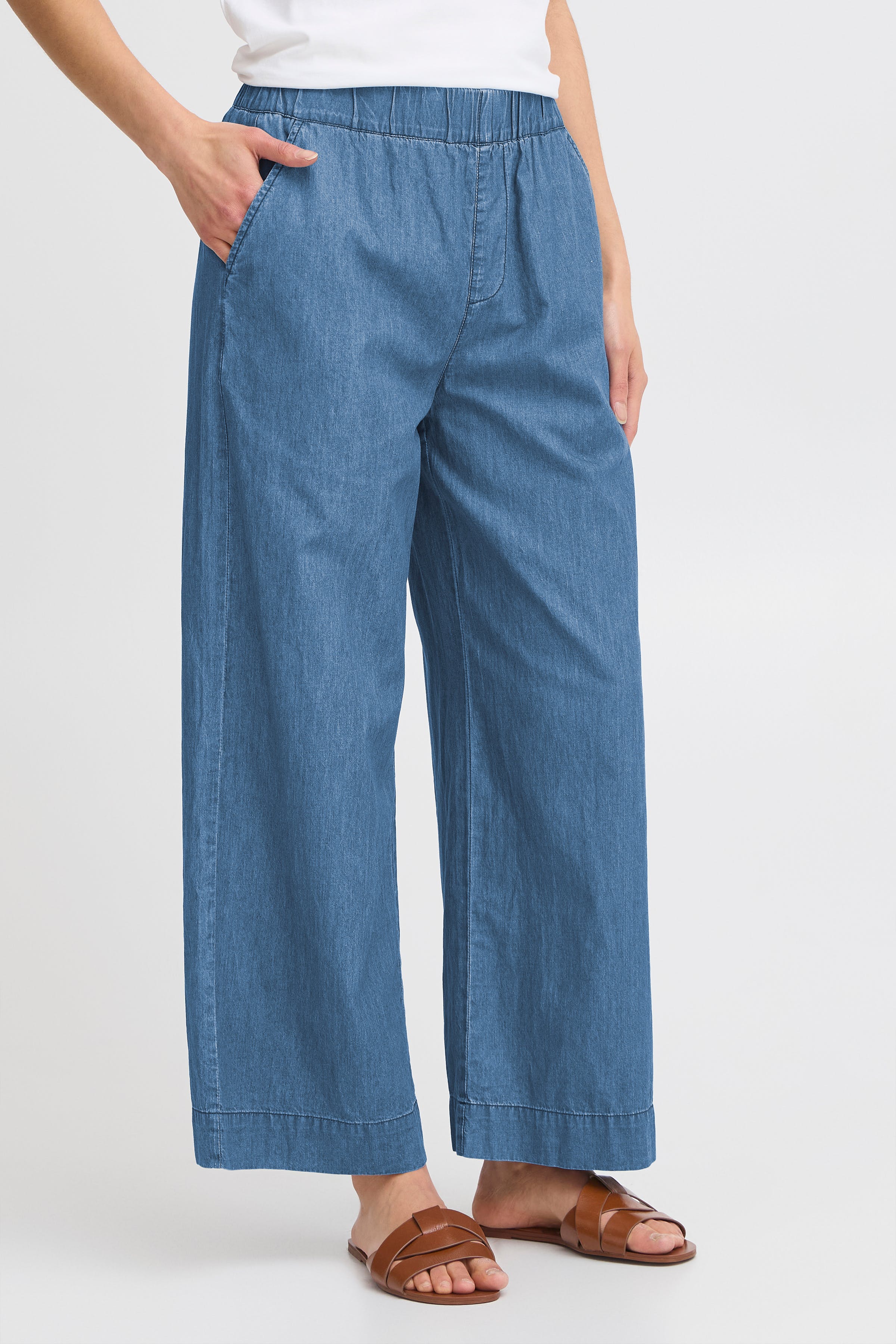 FRKINDRA Trousers LOOKBOOK FRONT 20615747-200077
