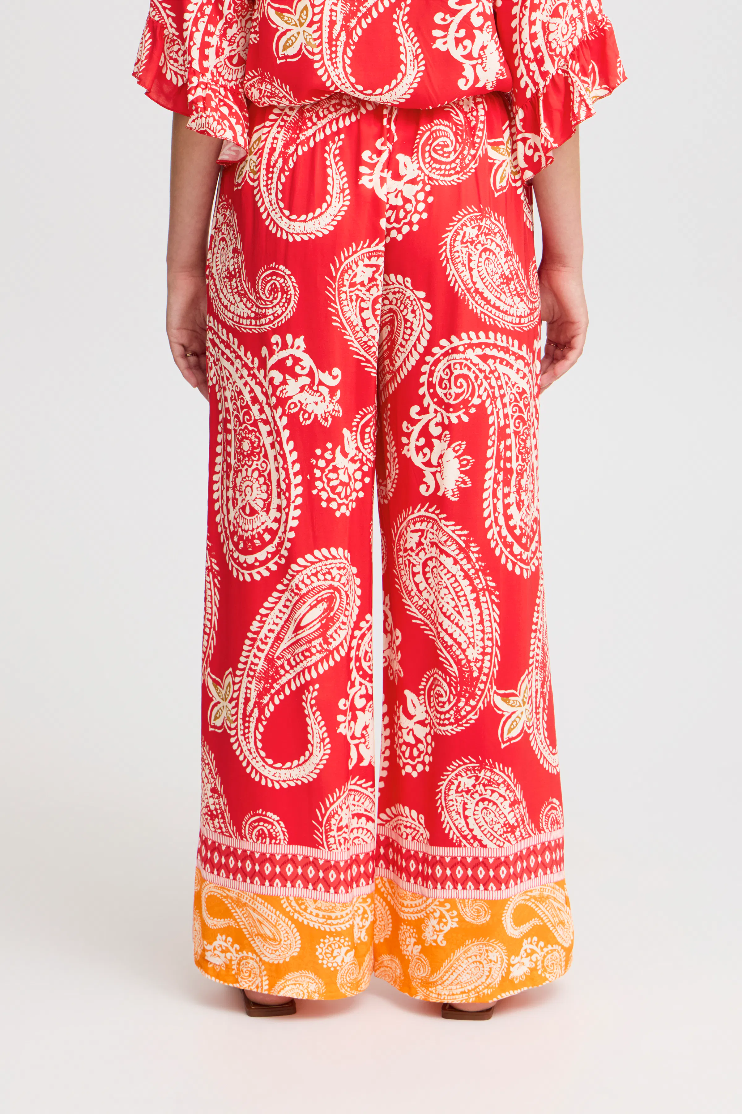 SBGALA Trousers LOOKBOOK BACK 22100636-171663