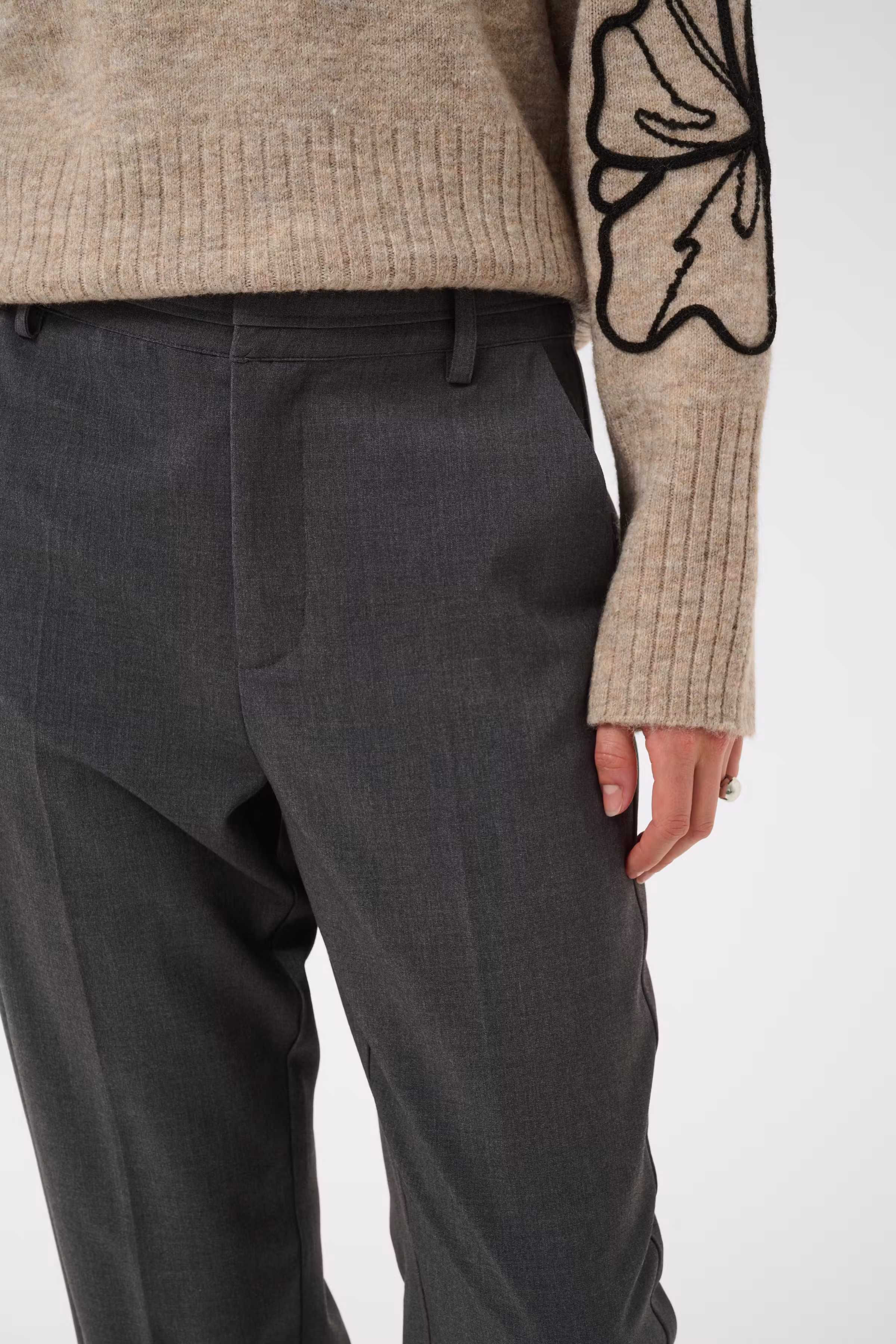 KArielle Bukser LOOKBOOK DETAIL 10512357-100125