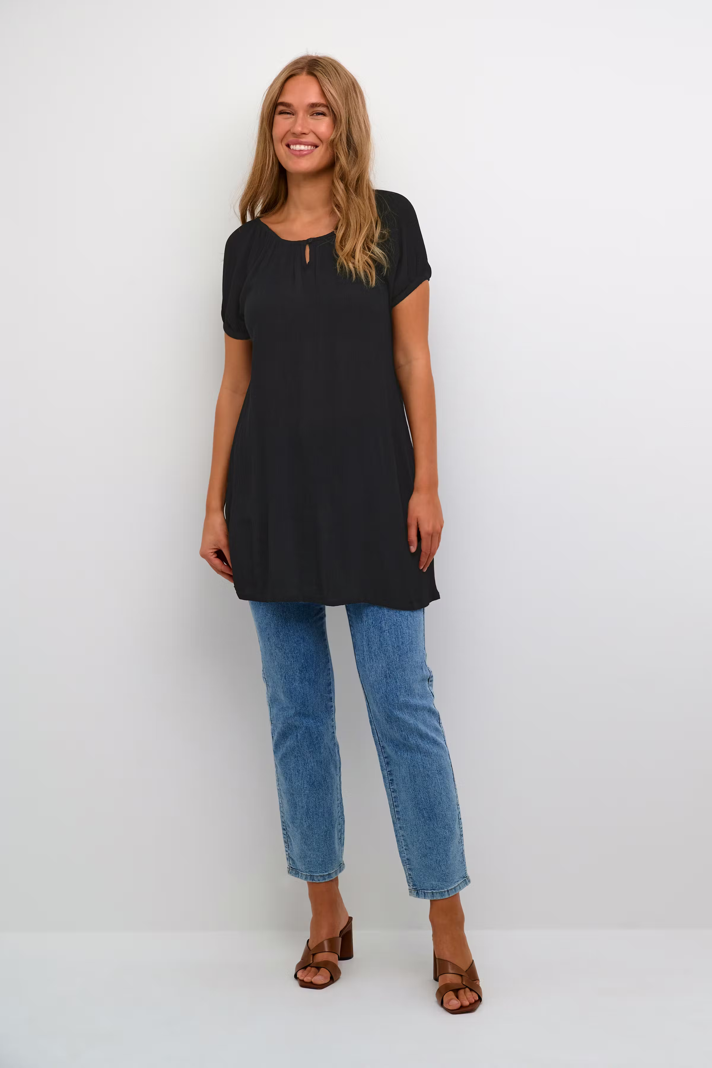 Amber Tunic LOOKBOOK FRONT 501031-50600