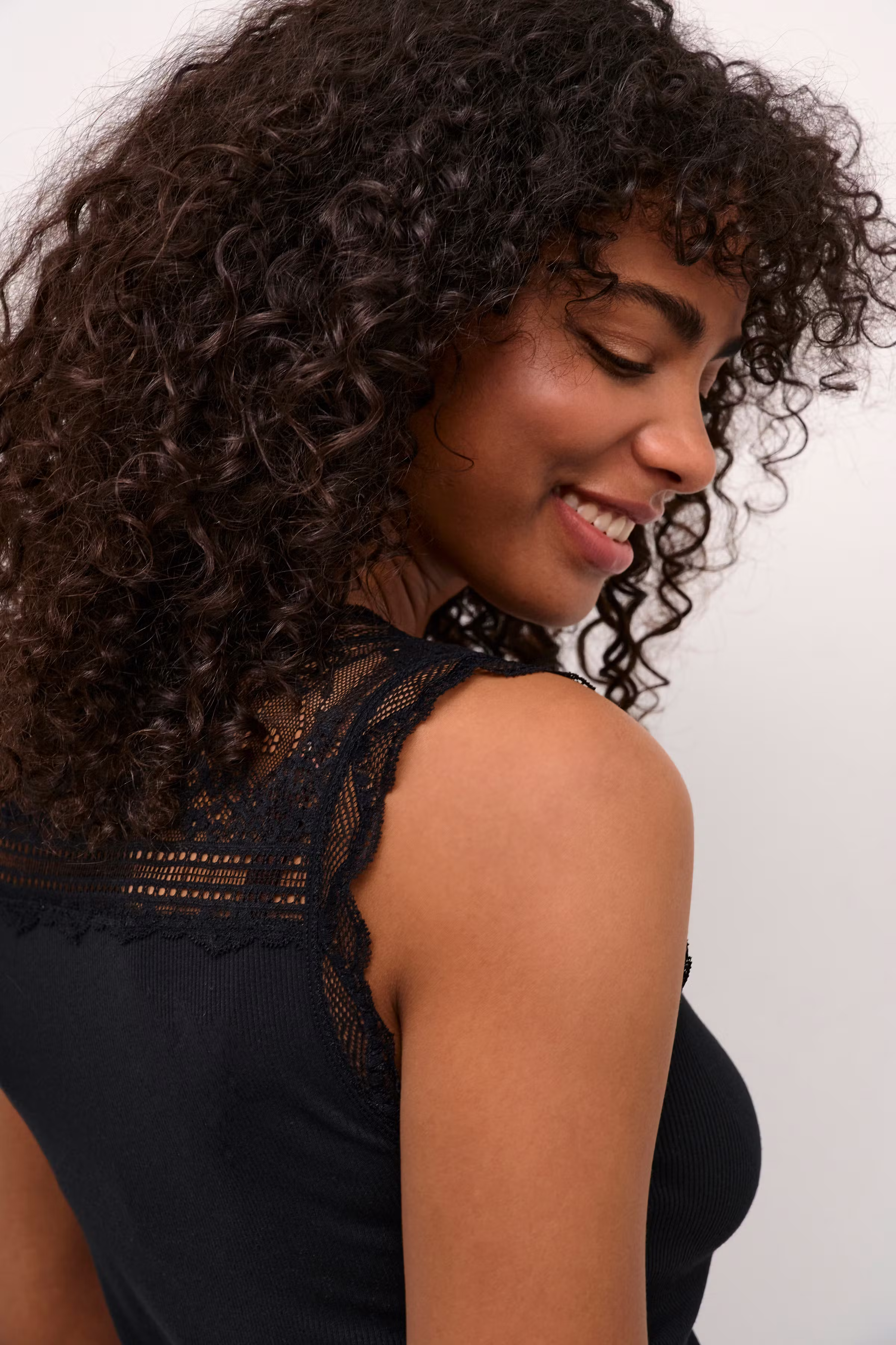 Vanessa Top LOOKBOOK DETAIL 10602820-61907