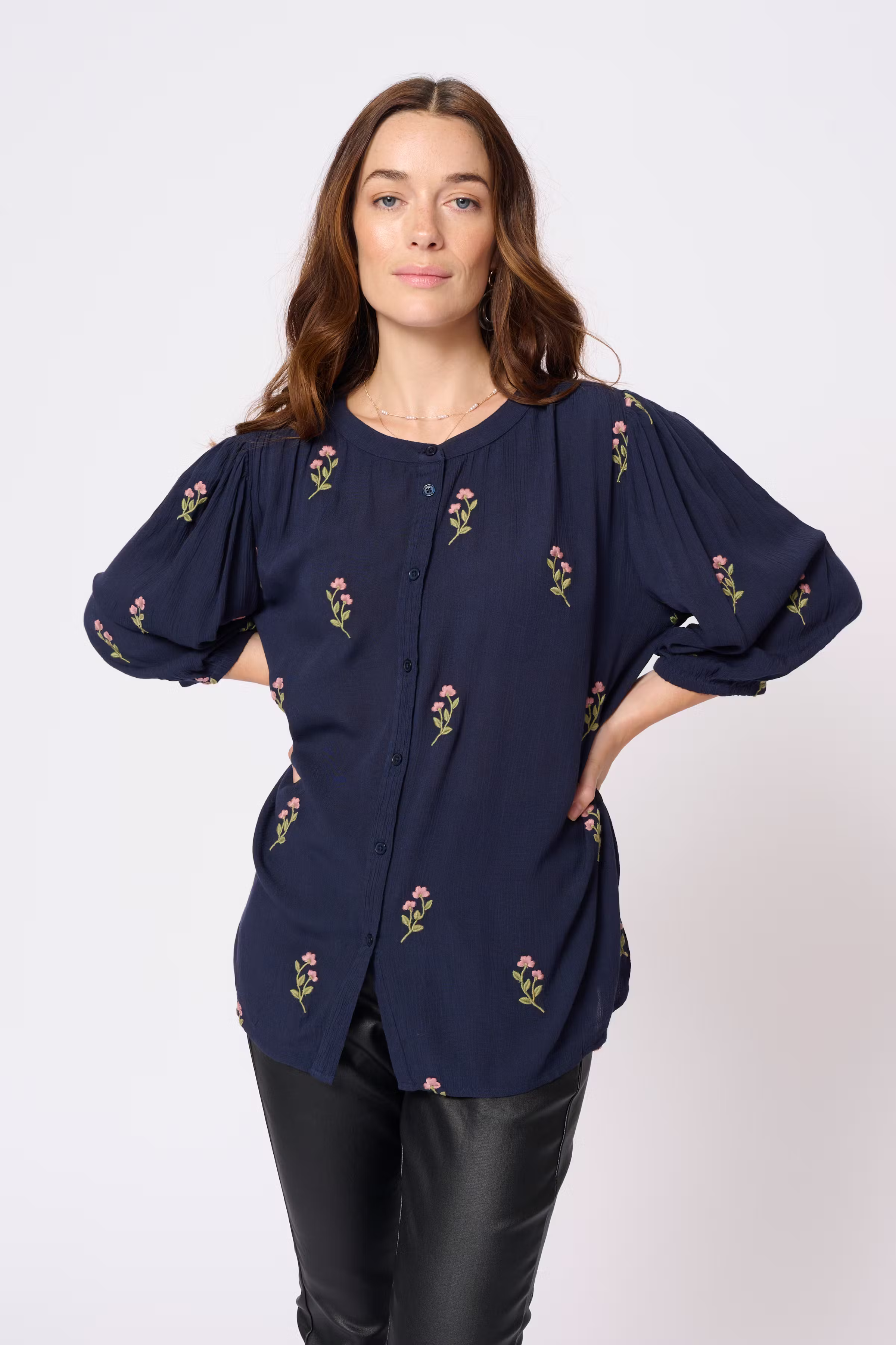 CRKetty Blouse LOOKBOOK FRONT 10613732-193923