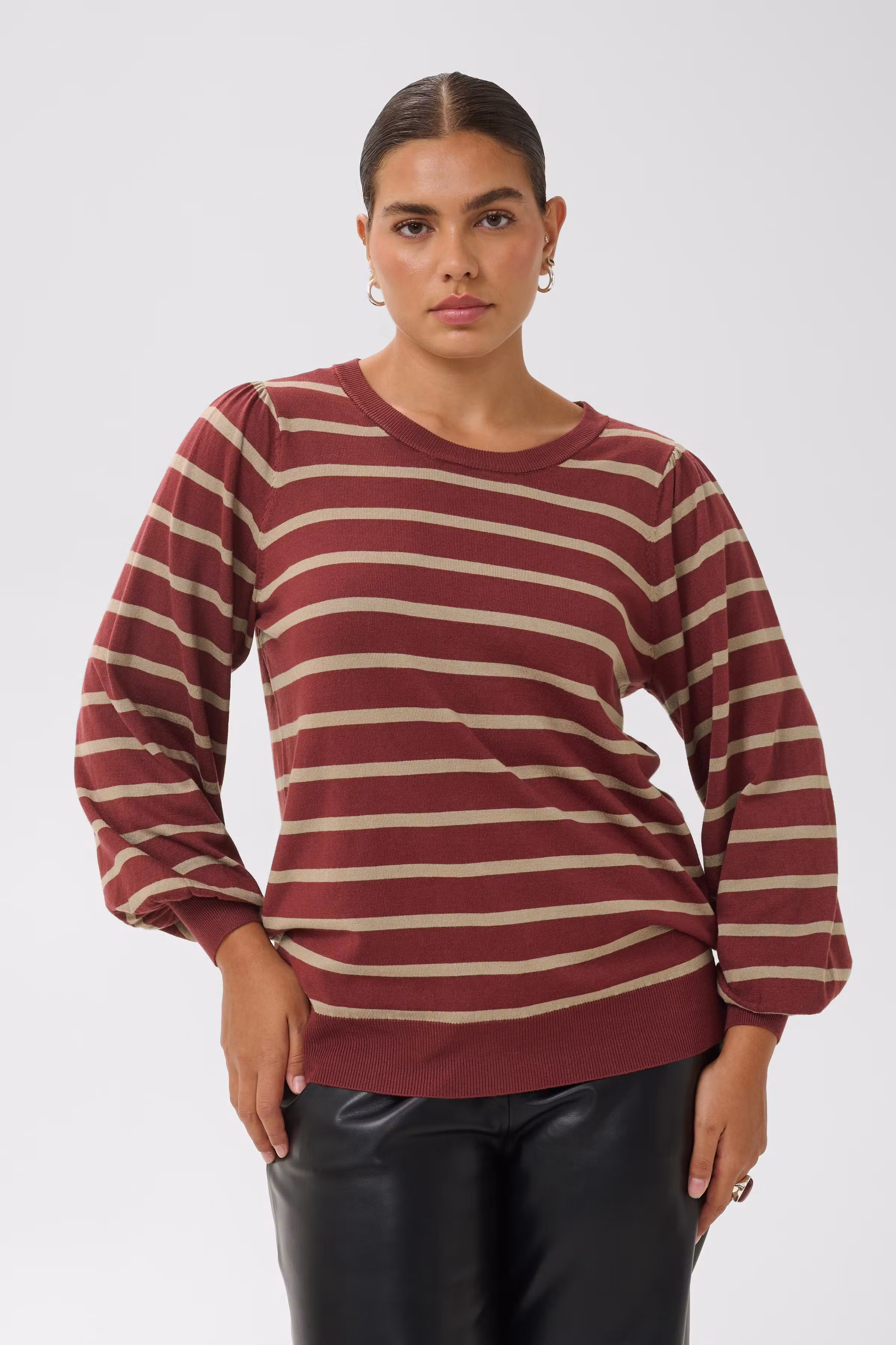 KClizzy Pullover LOOKBOOK FRONT 10584617-1000189