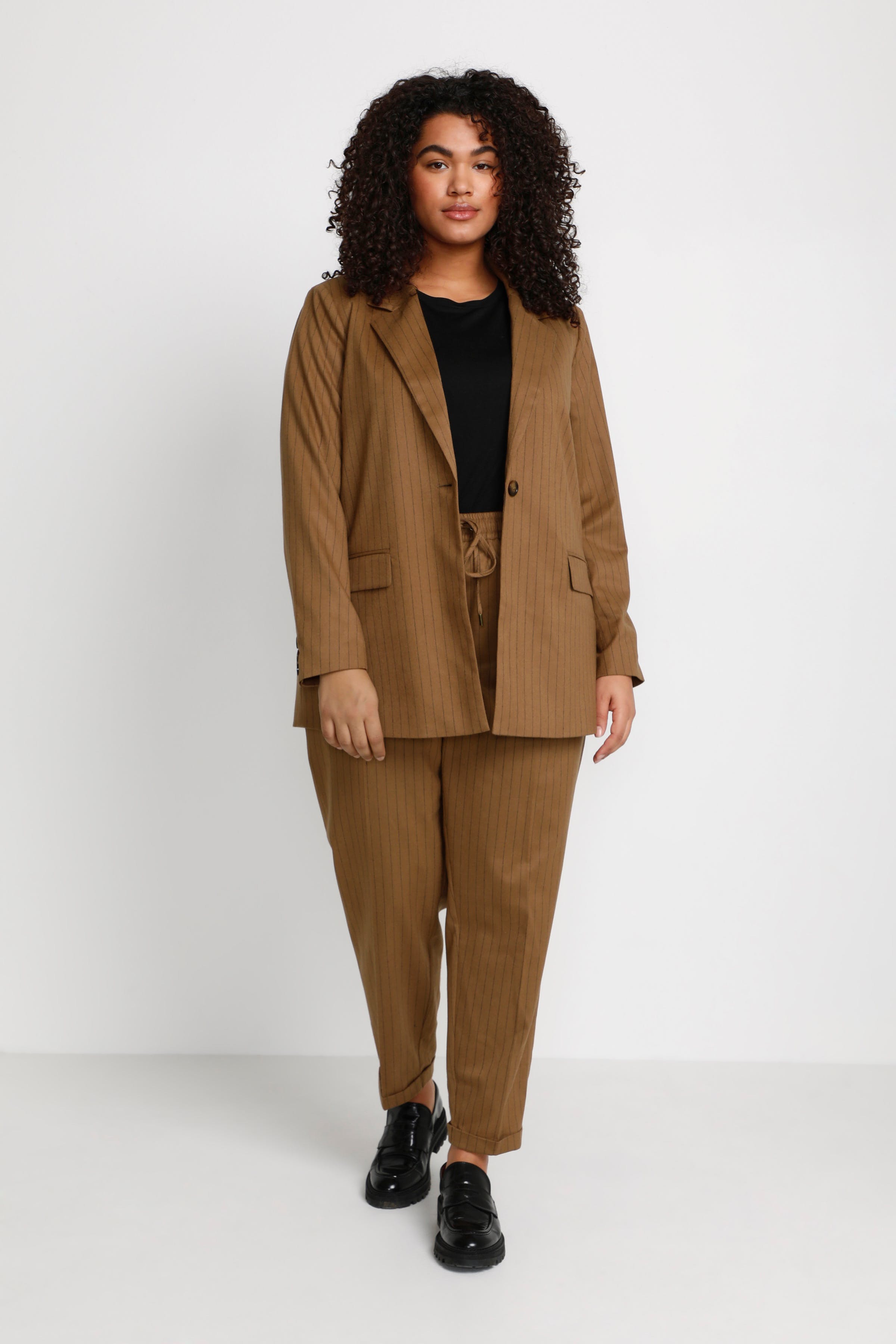 KCelonda Trousers LOOKBOOK FRONT 10581078-103247