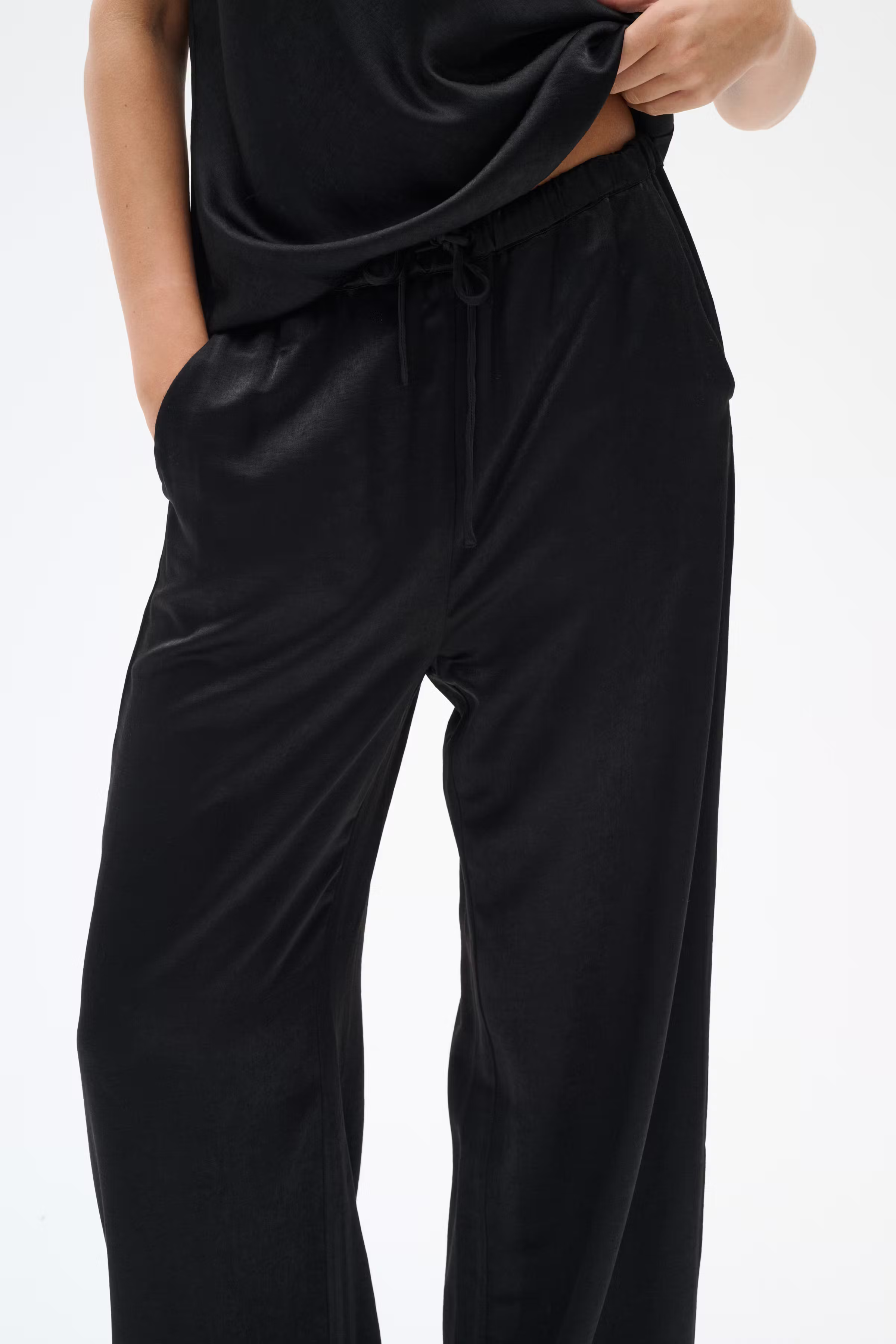 CelenaIW Hose LOOKBOOK FRONT 30110239-194008