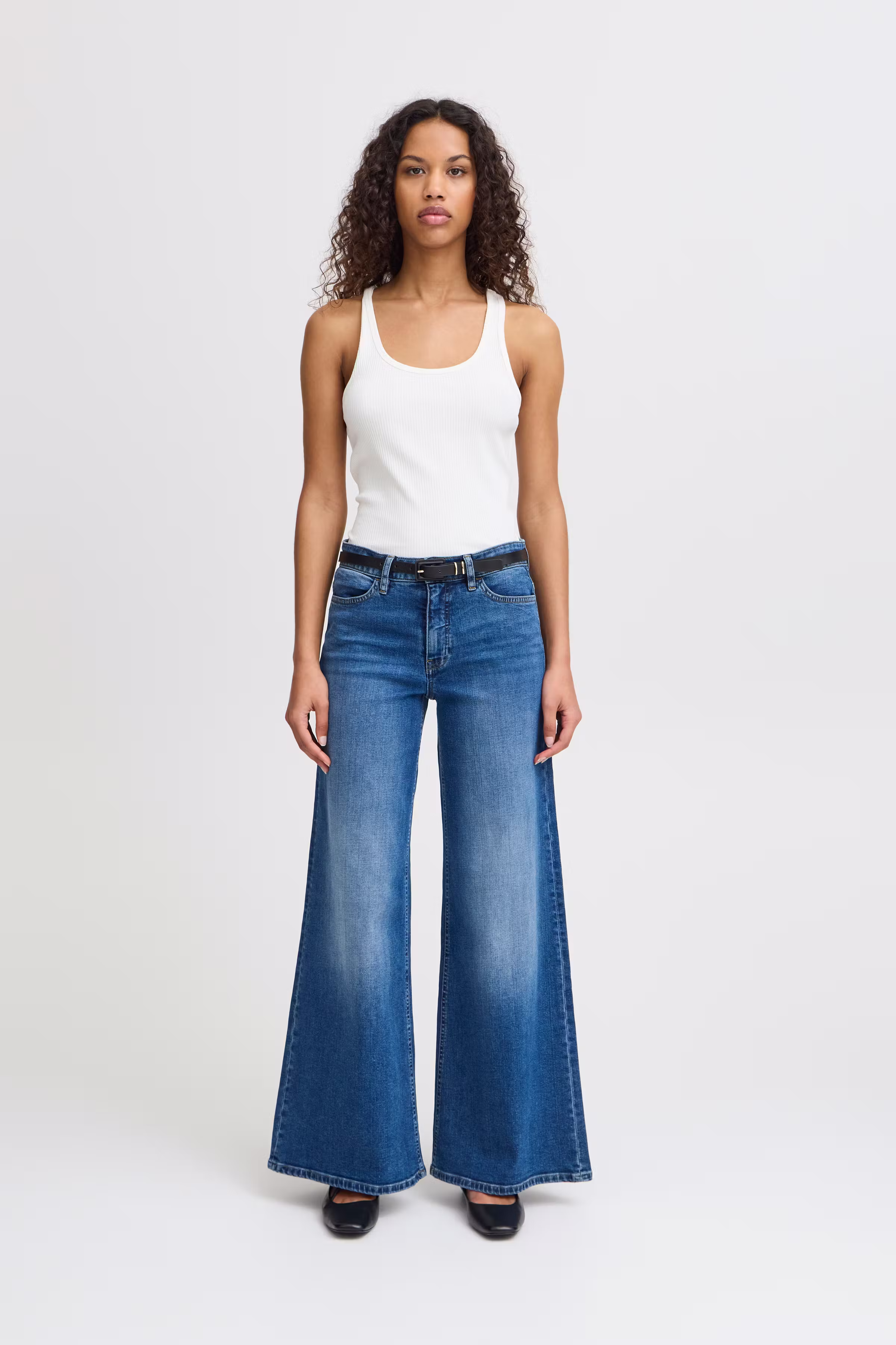 IAKAPIA Bælte LOOKBOOK FRONT 20121725-194008