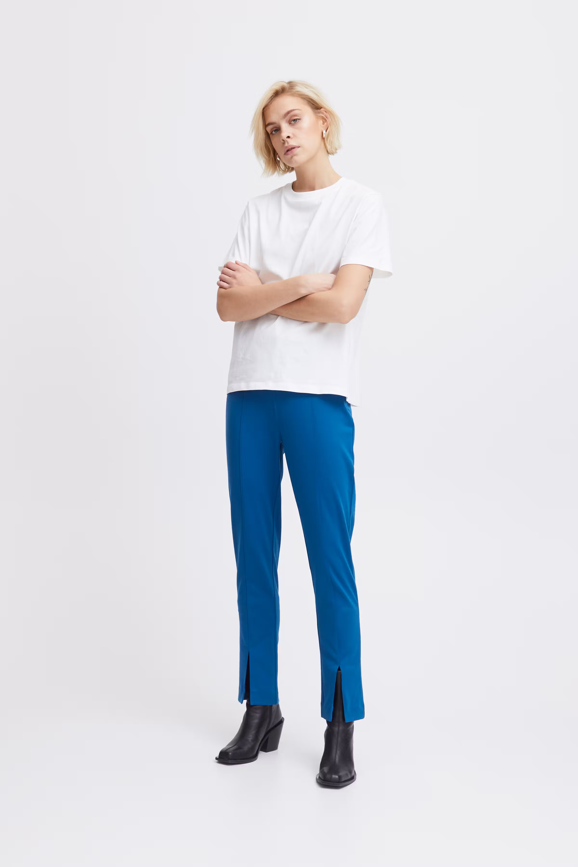 IHKATE Hose LOOKBOOK FRONT 20119418-194057