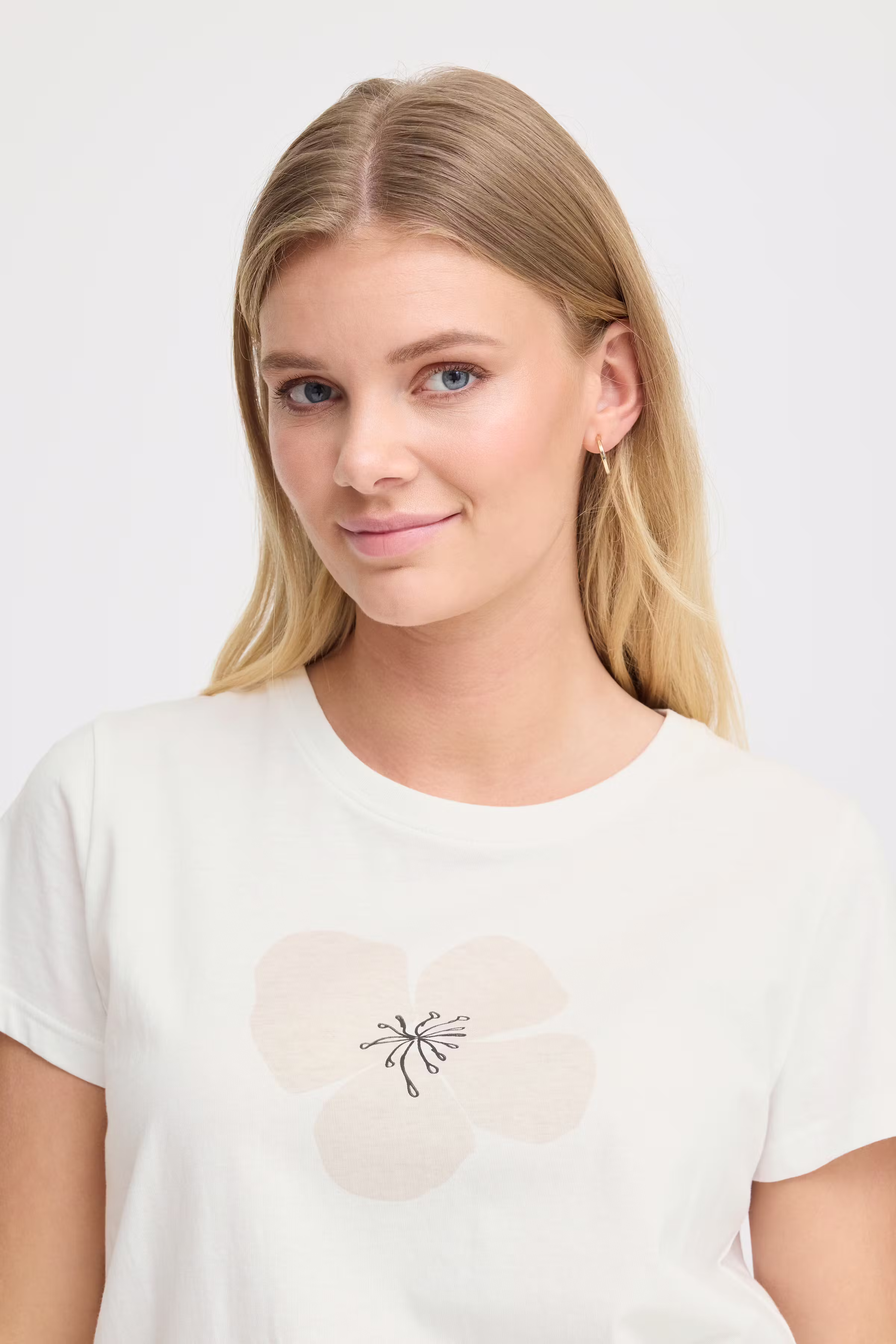 FRMAYRA T-shirt LOOKBOOK DETAIL 20615724-201237