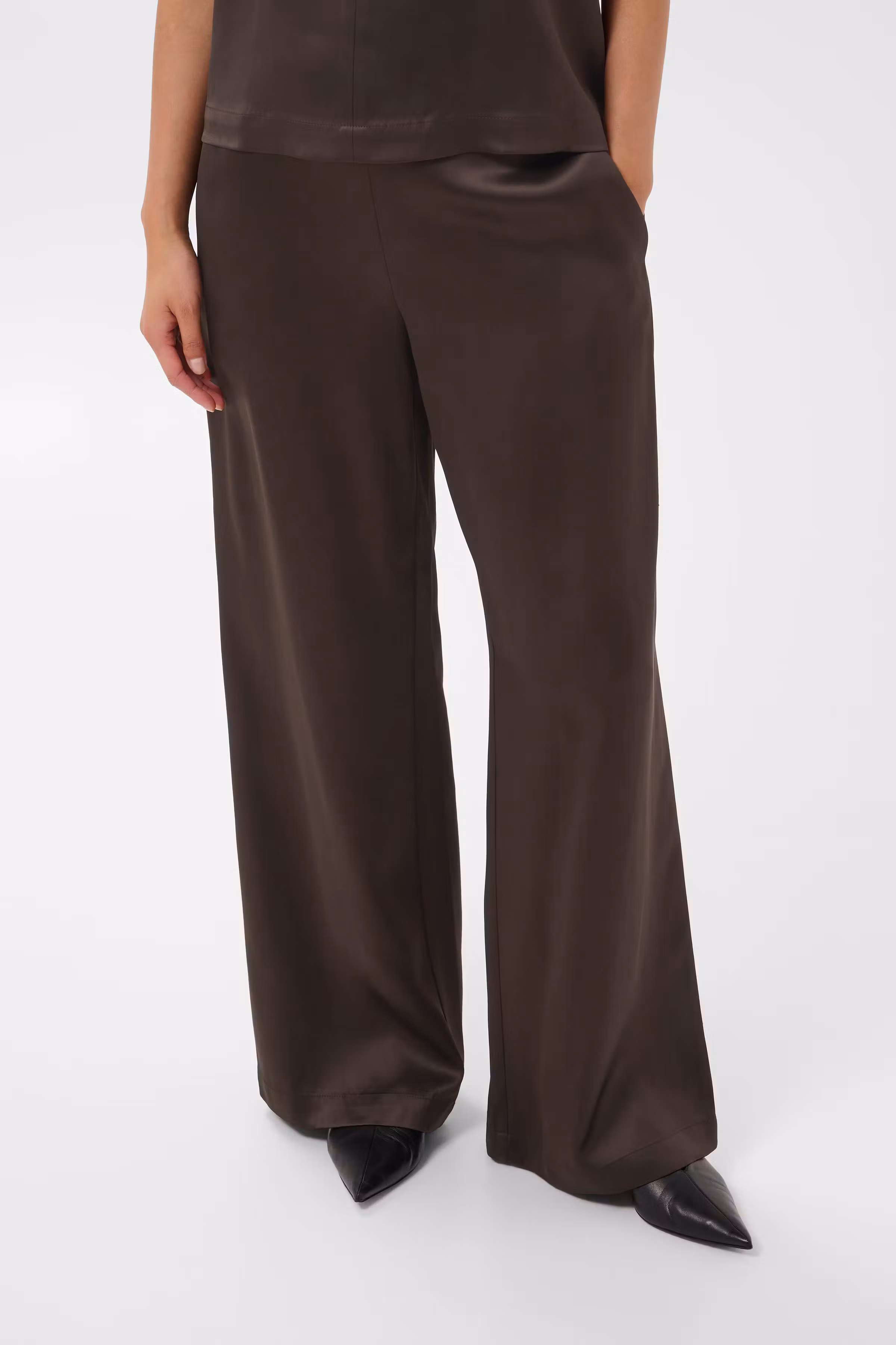 DalillaPW Byxor LOOKBOOK FRONT 30310929-191106