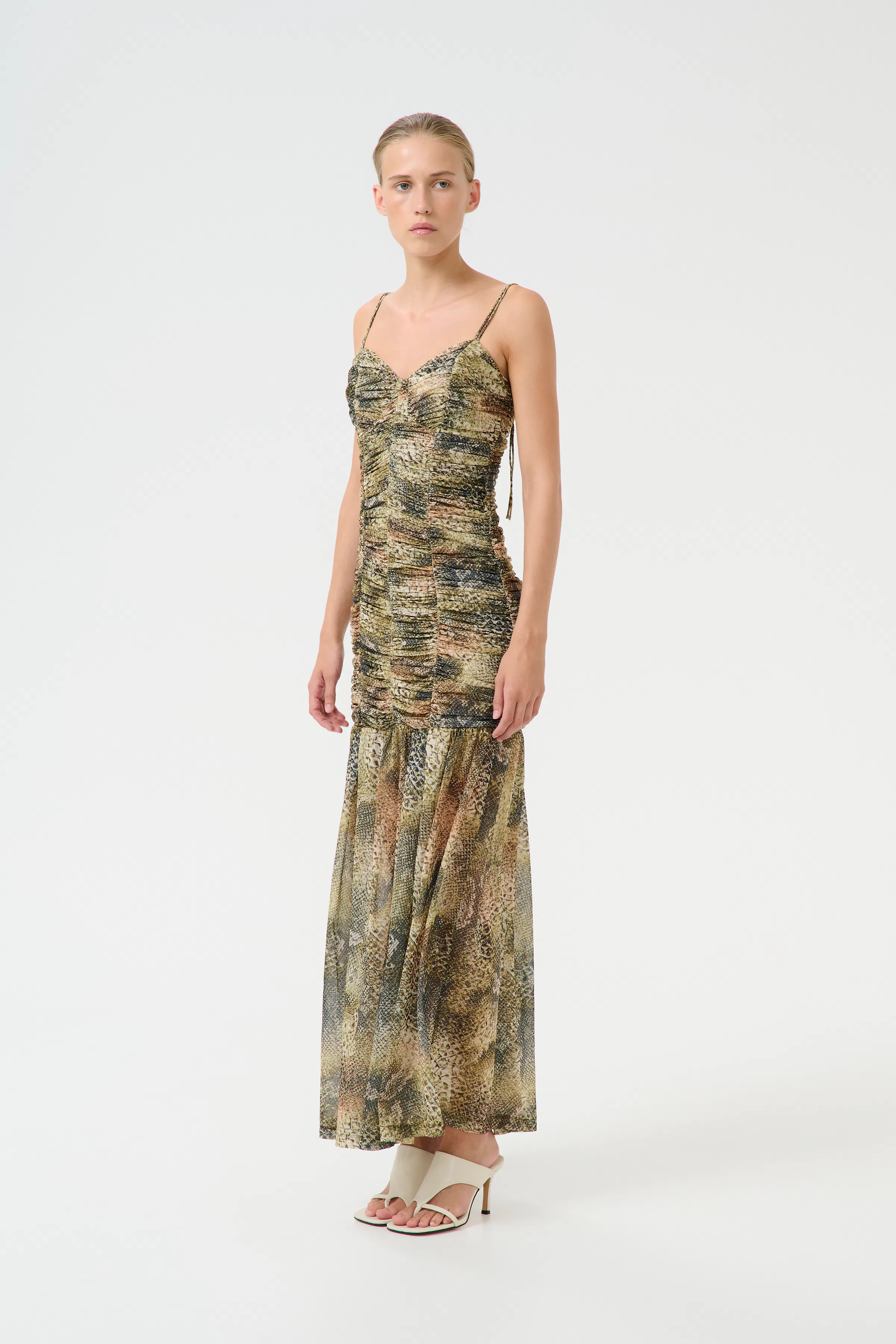 GZsnira Klänning LOOKBOOK FRONT 10910146-107549
