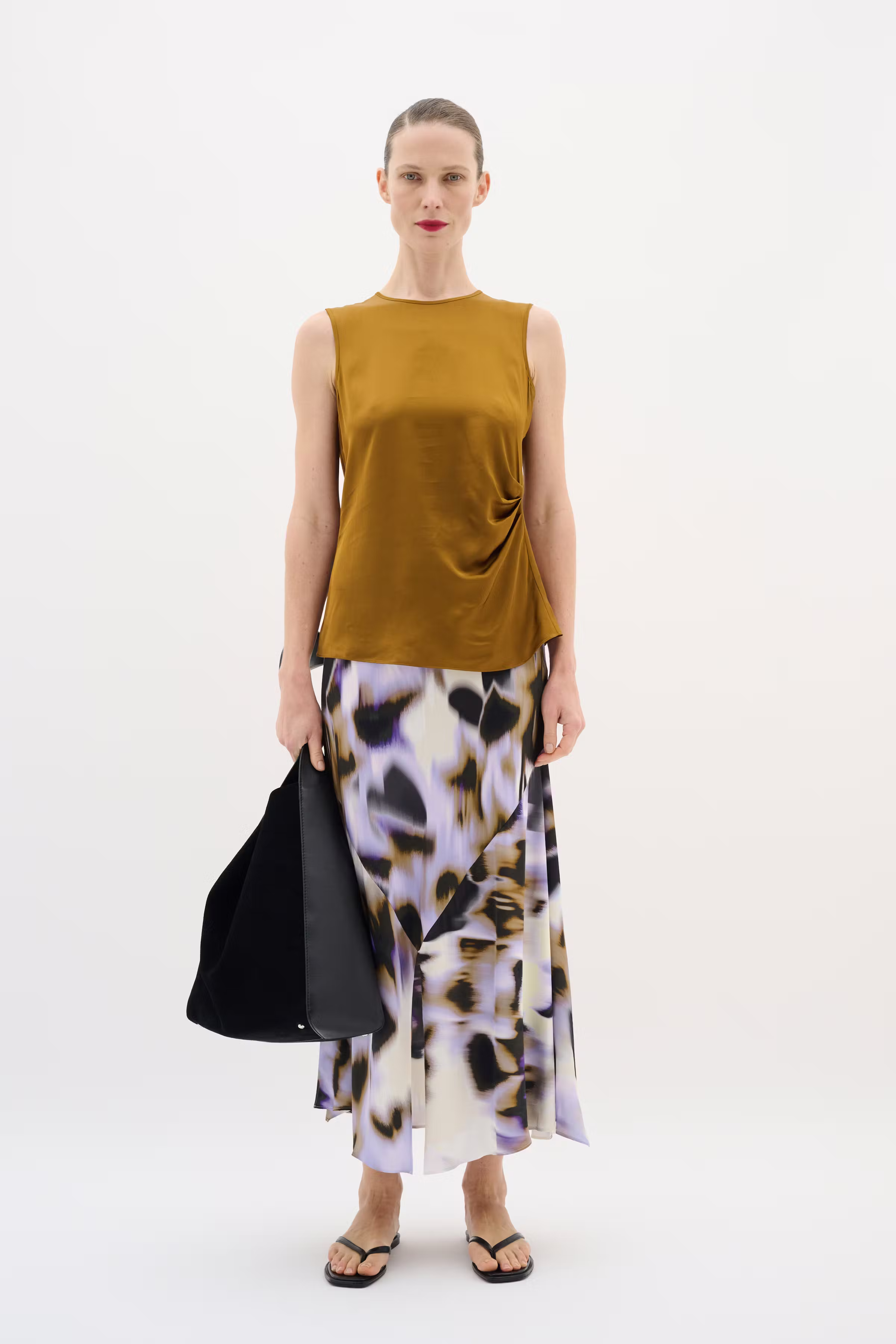 KaylaIW Top LOOKBOOK FRONT 30110549-180840