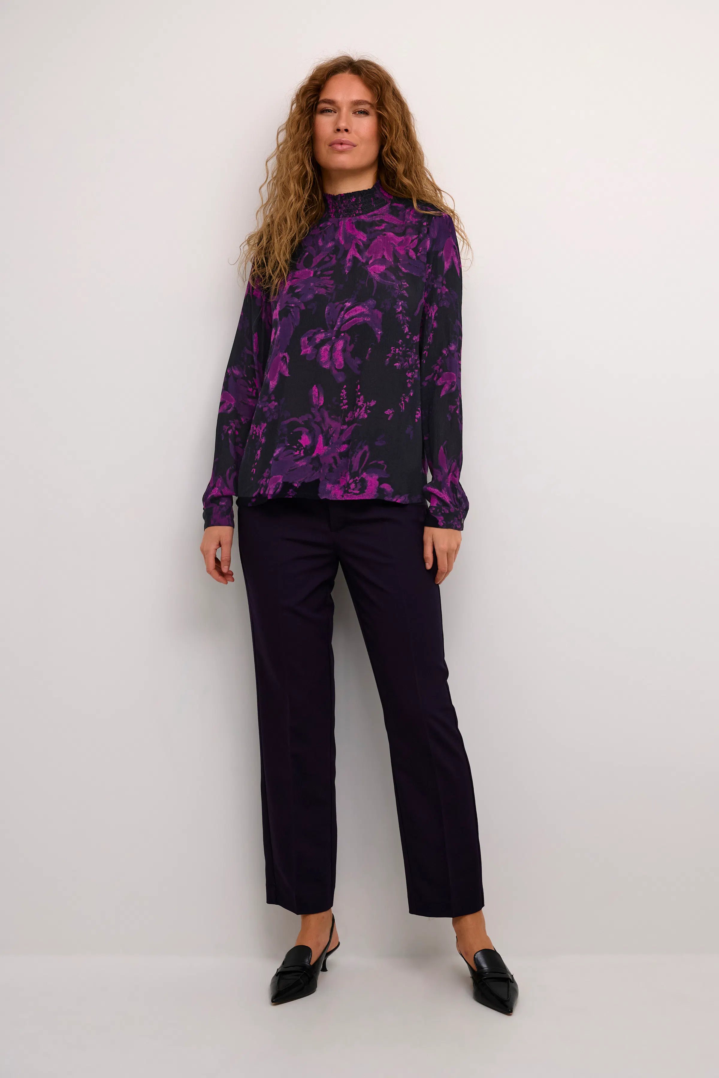 KAamber Bluse LOOKBOOK FRONT 10508258-106704