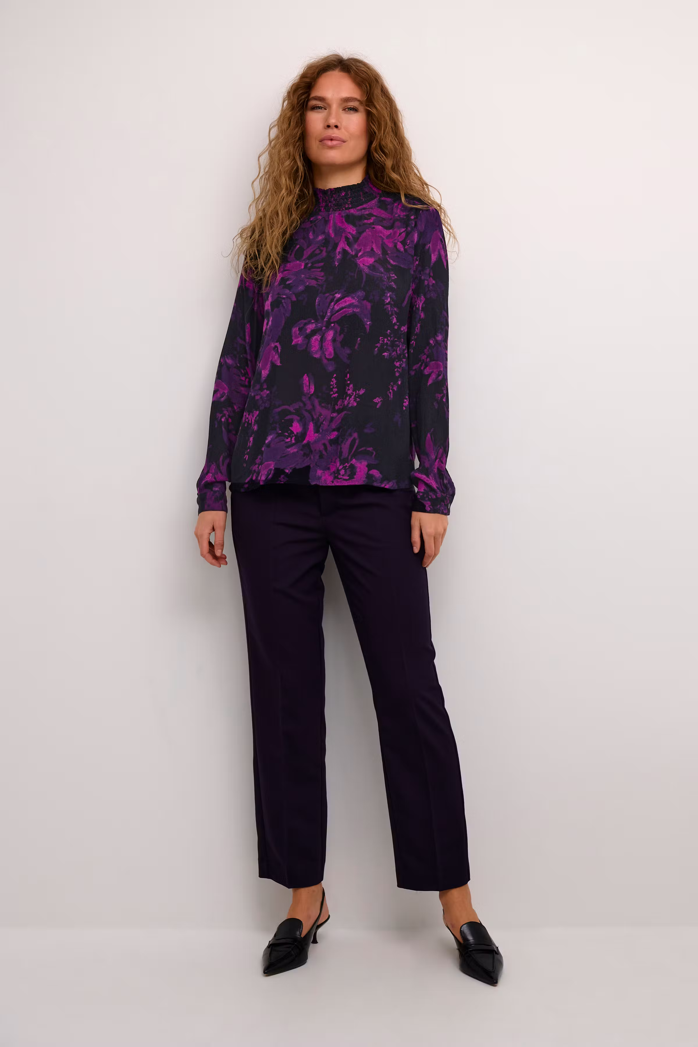 KAamber Bluse LOOKBOOK FRONT 10508258-106704