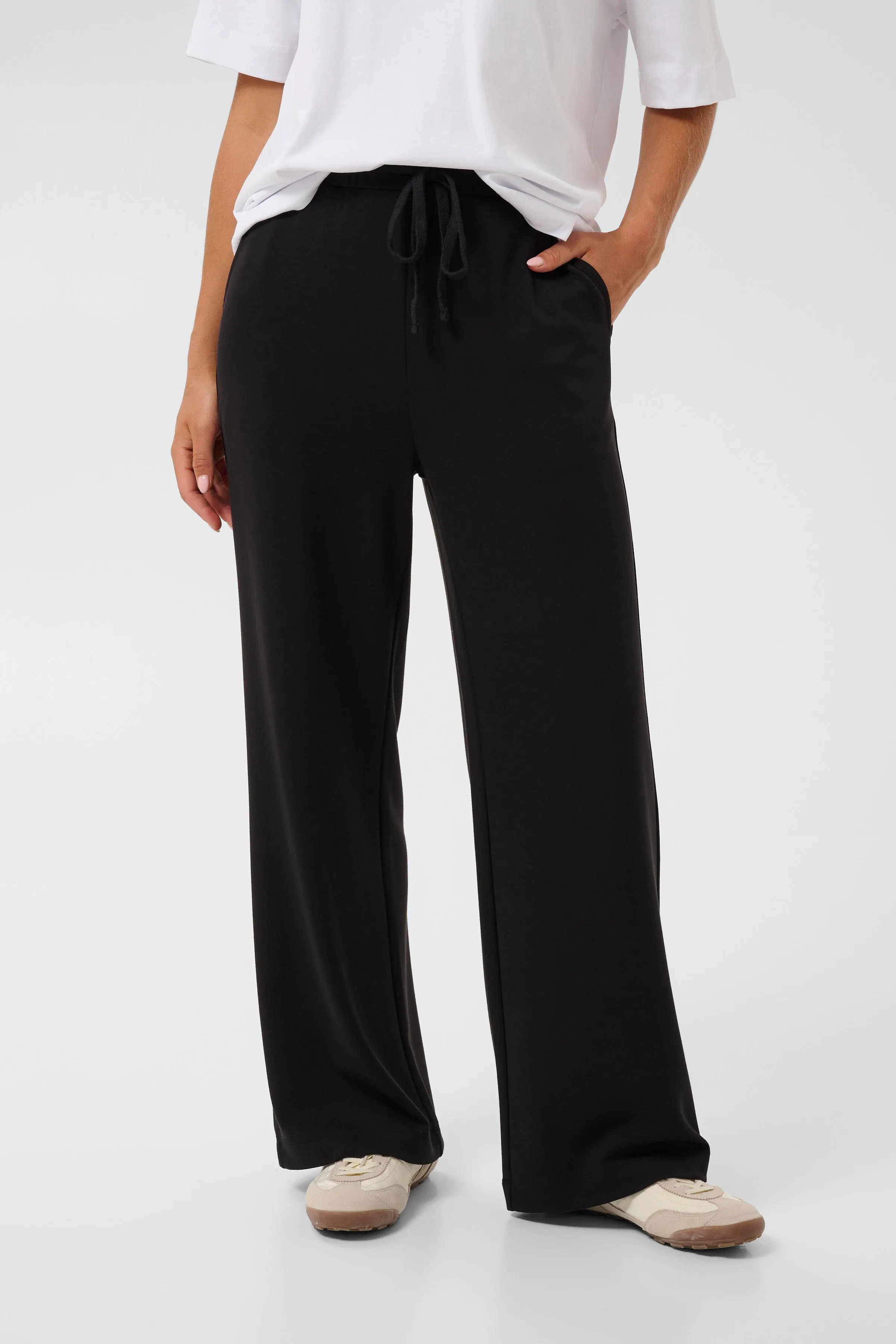 KAannie Trousers LOOKBOOK FRONT 10512245-100121