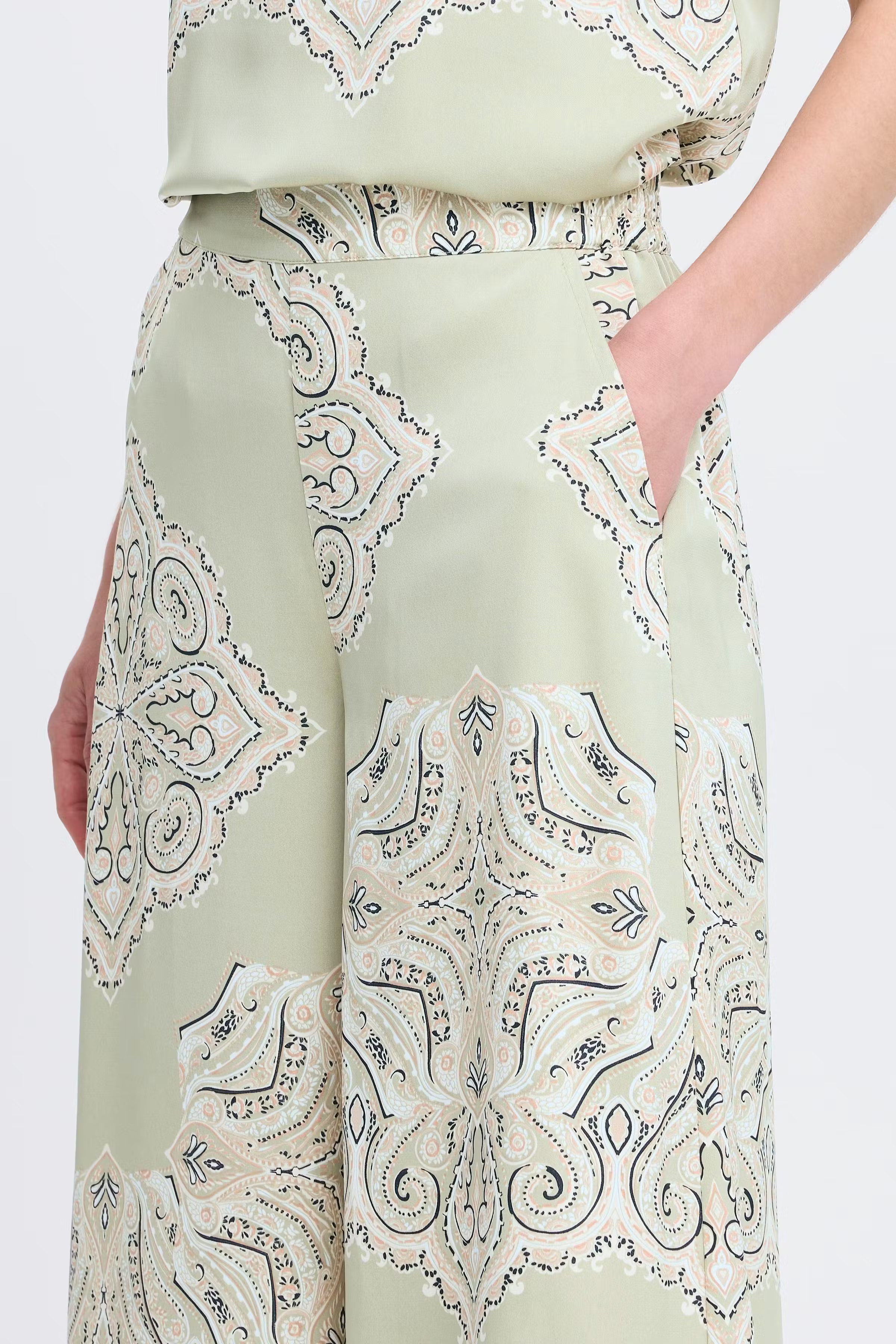 BYJANNIKE Hose LOOKBOOK DETAIL 20816806-204738