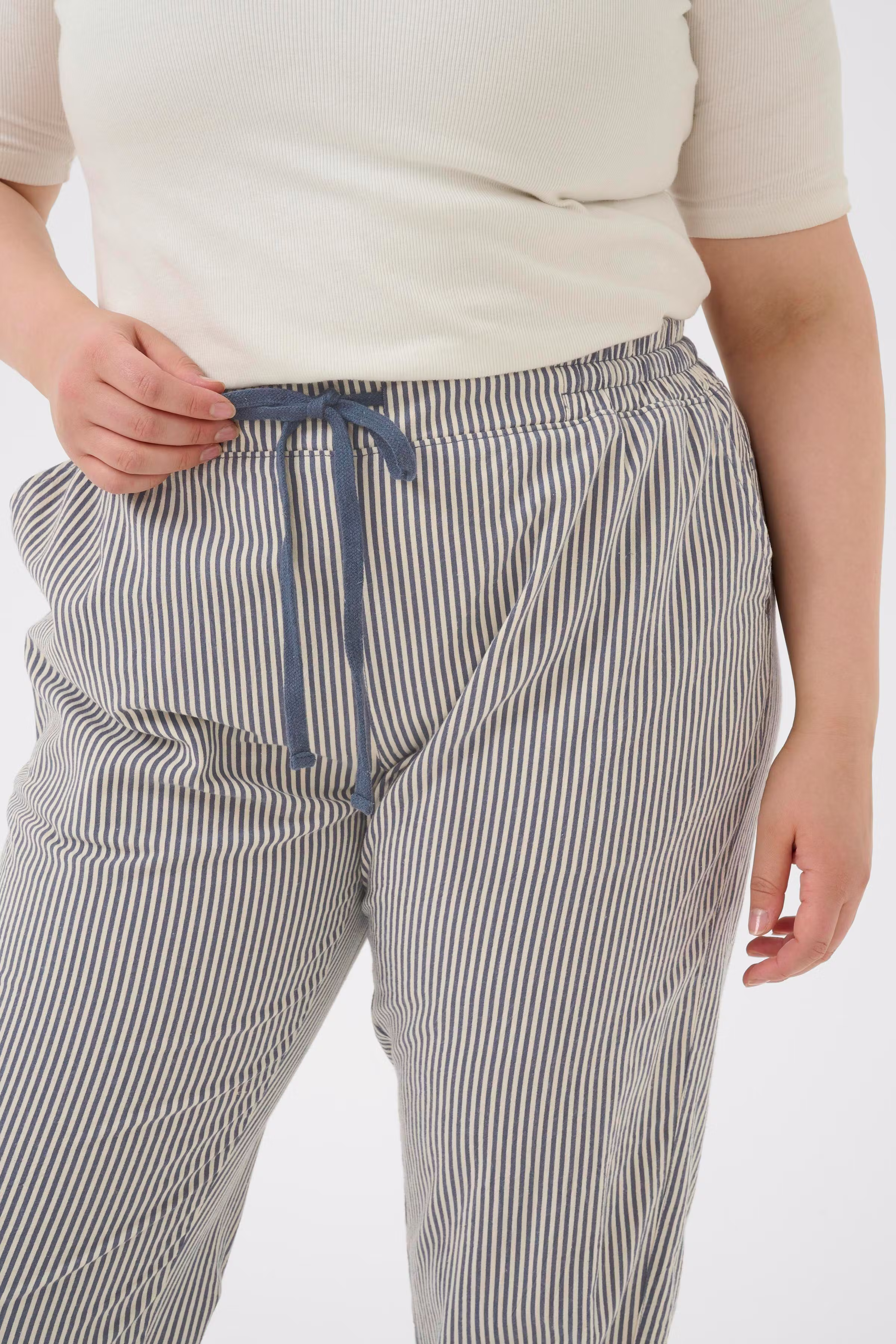 KCnana Hose LOOKBOOK DETAIL 10583333-106298