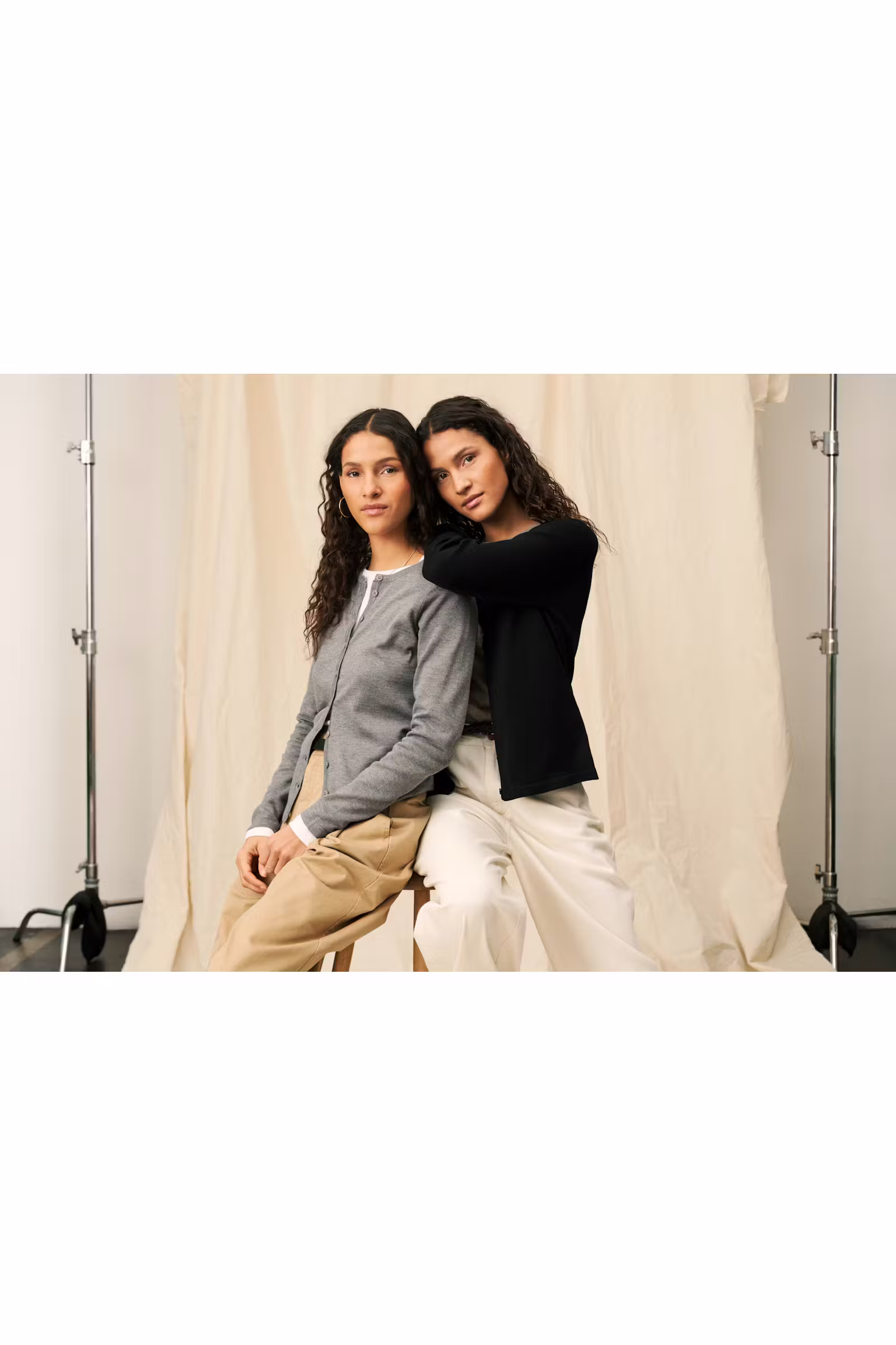 MilaSZ R-Neck Cardigan LOCATION NONE 30500005-0001