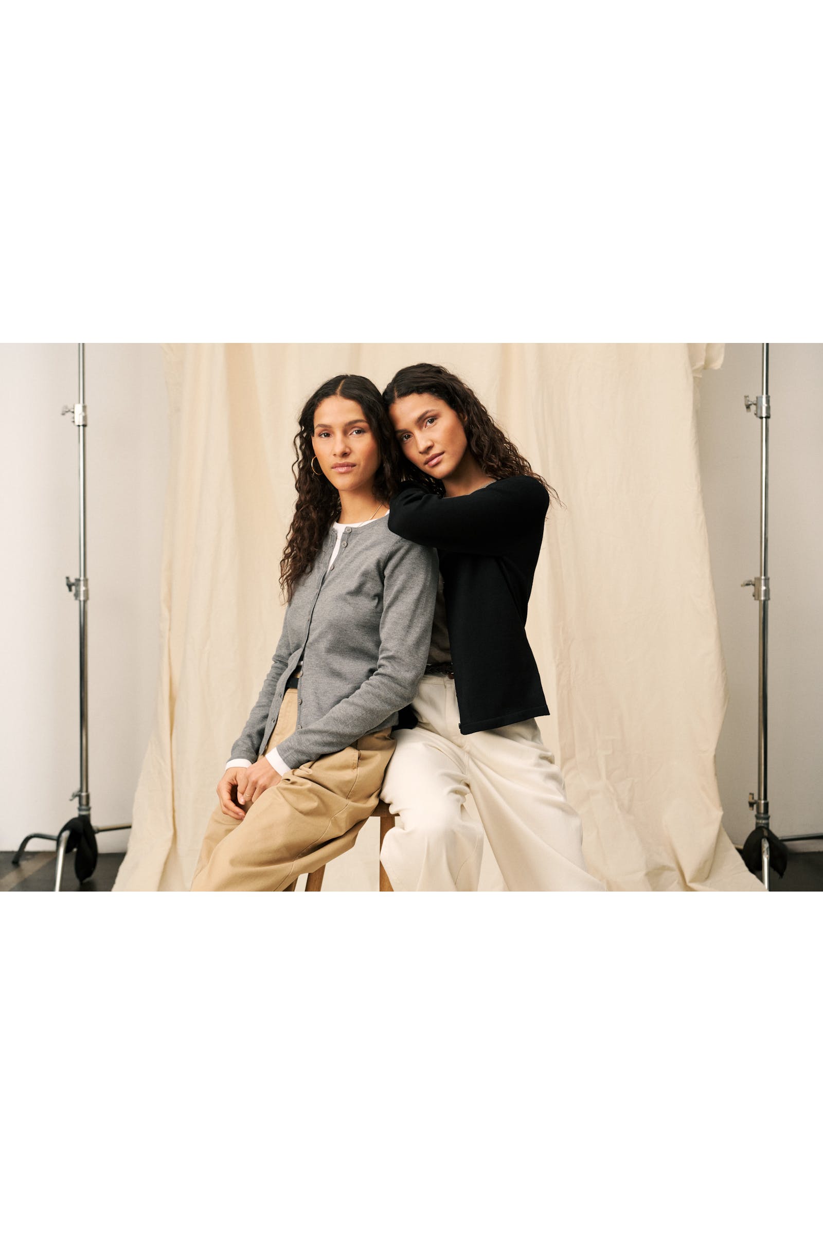 MilaSZ R-Neck Cardigan LOCATION NONE 30500005-0001