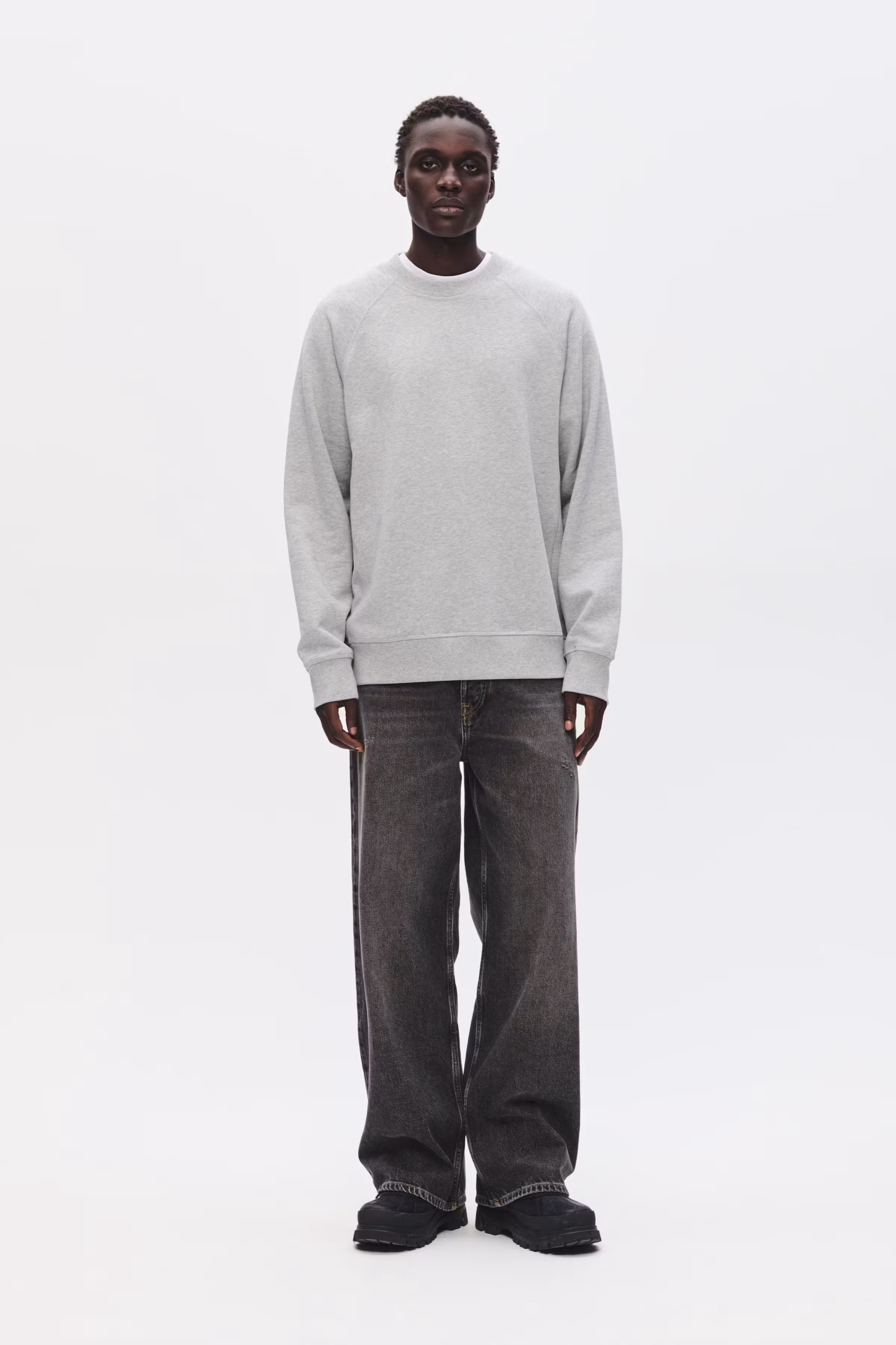 WWHester Sweatshirt LOOKBOOK FRONT 30251551-303736