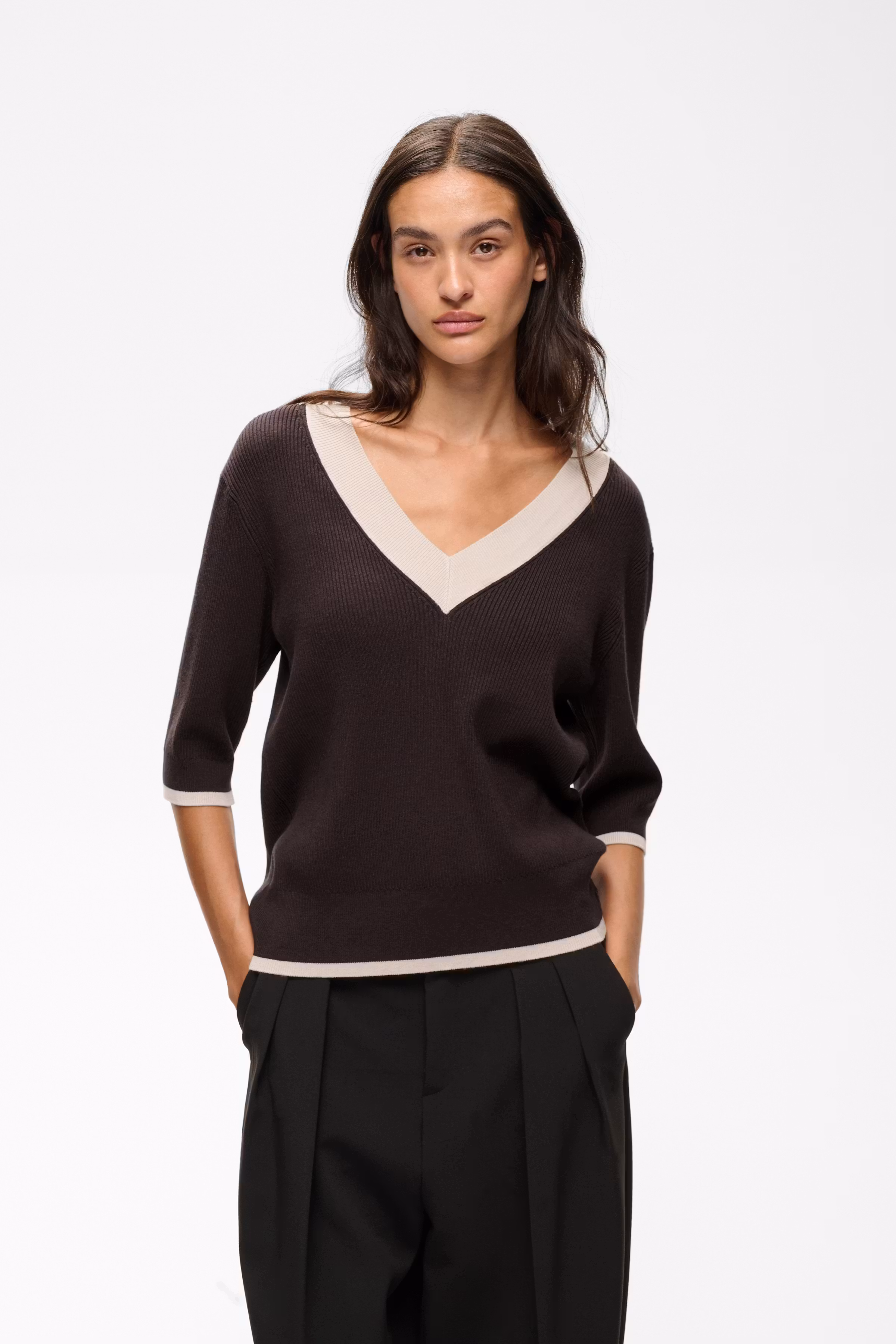LeenahIW V-Neck Pullover LOOKBOOK FRONT 30110675-191109