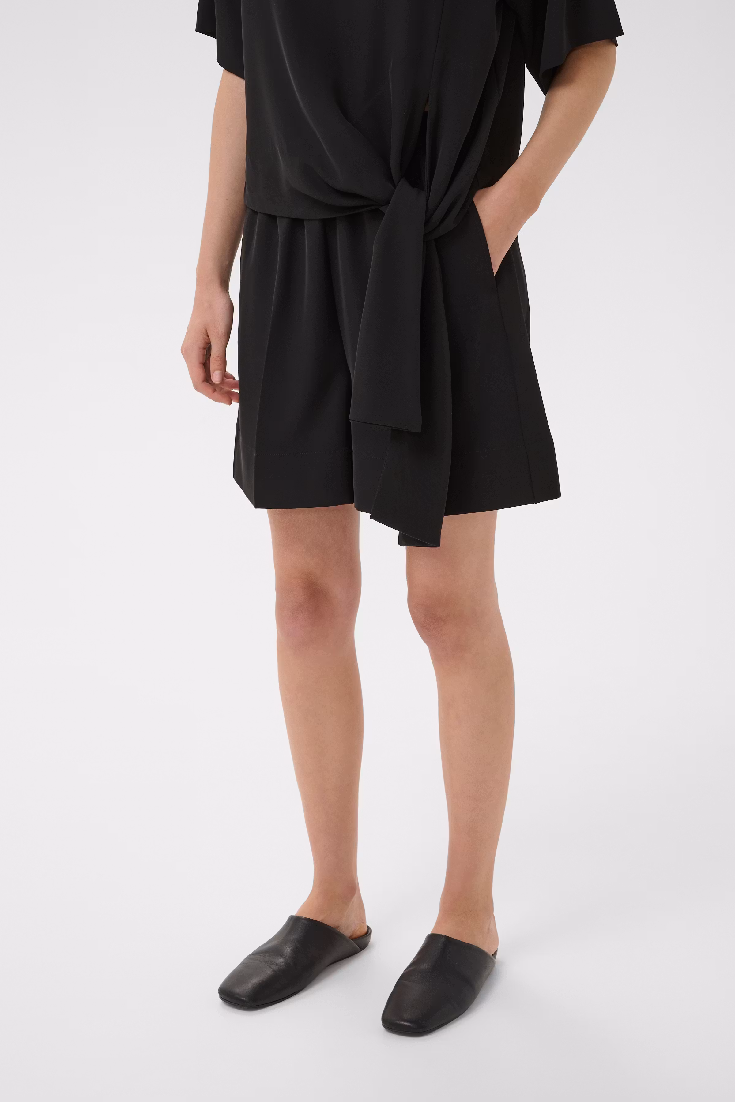 VARINAIW Shorts LOOKBOOK FRONT 30112483-194008